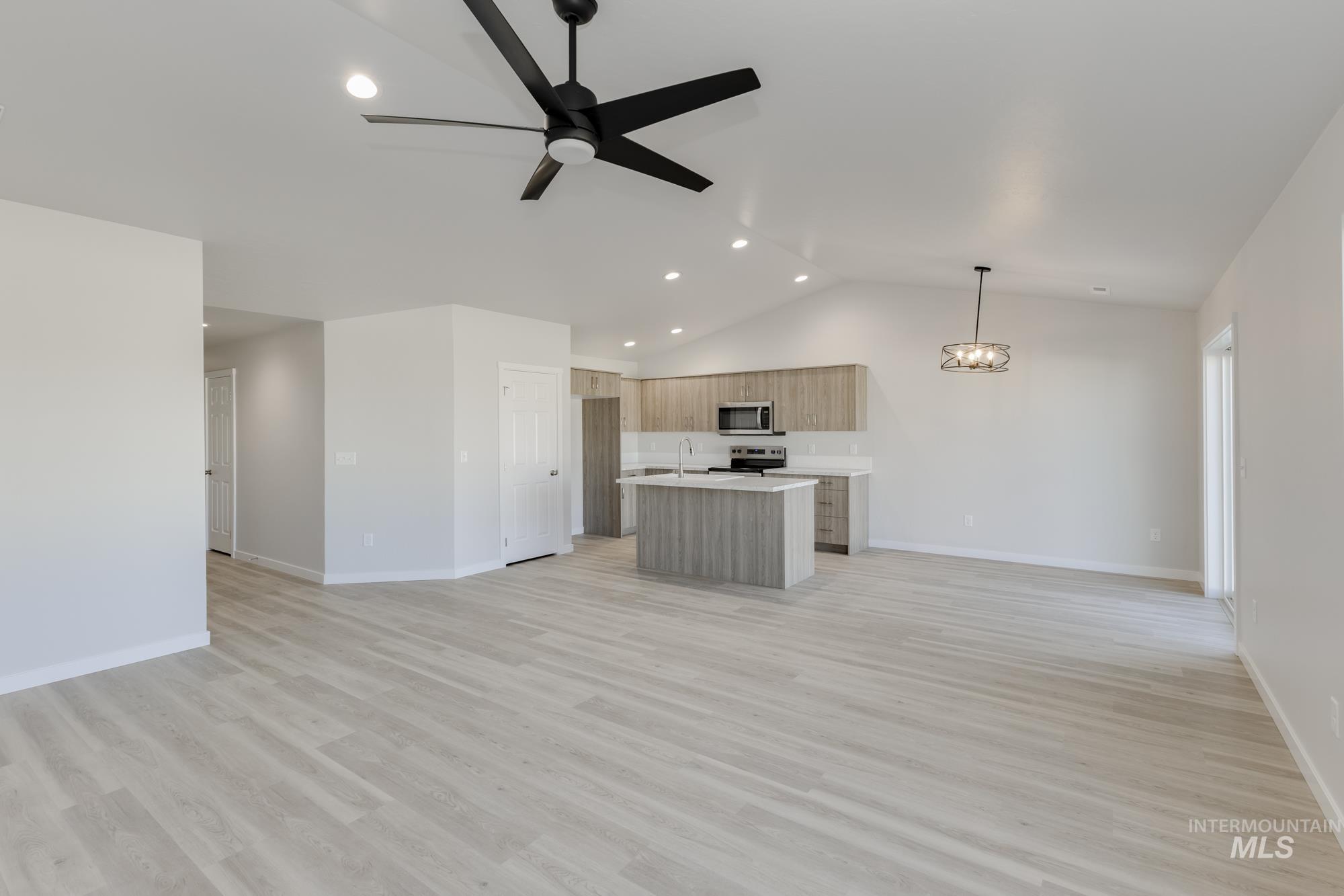 515 Pine St, New Plymouth, Idaho 83655, 3 Bedrooms, 2 Bathrooms, Residential For Sale, Price $389,990, 98978063