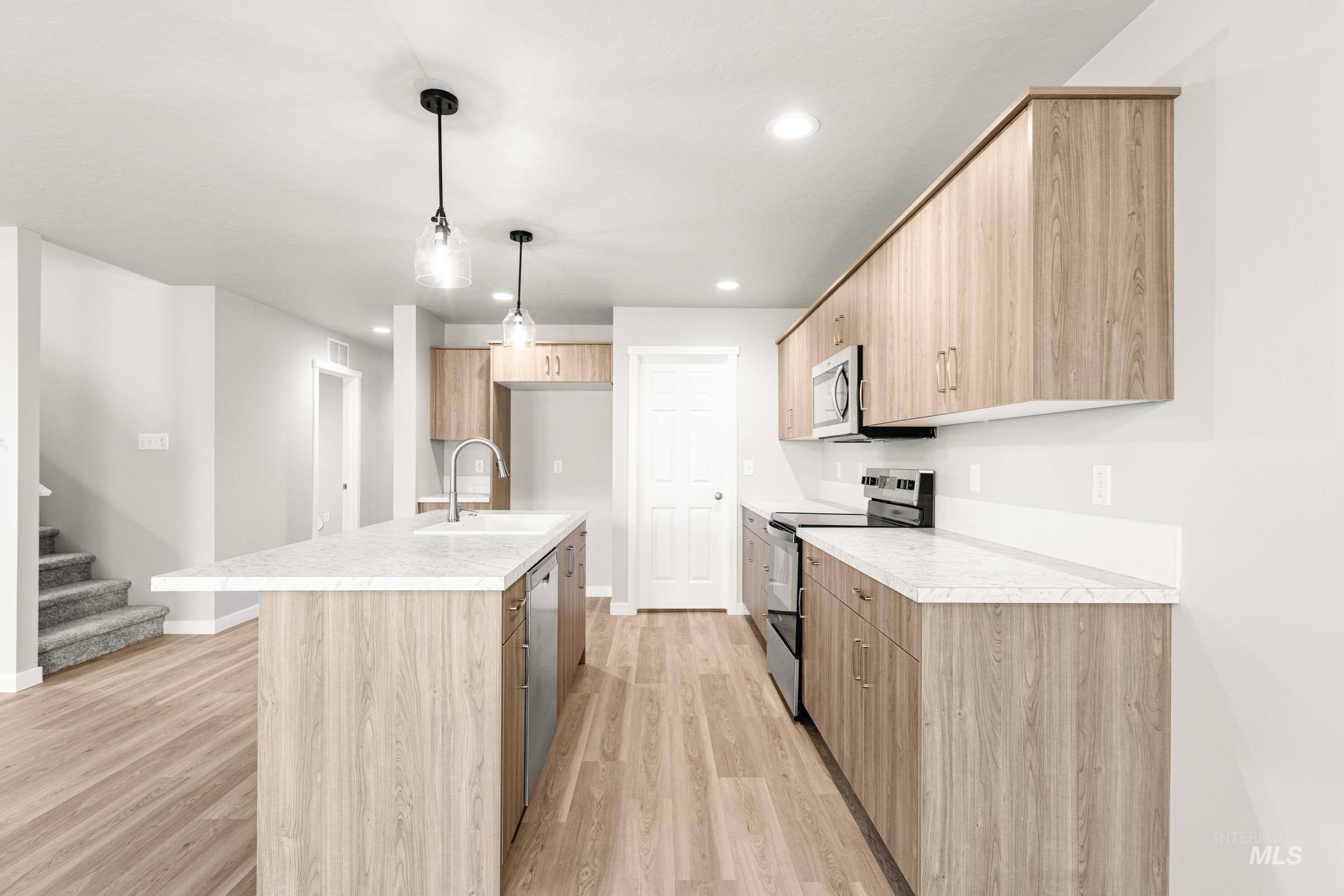 27 S Sweetgrass Pl, Nampa, Idaho 83651, 4 Bedrooms, 2.5 Bathrooms, Residential For Sale, Price $434,990,MLS 98978071