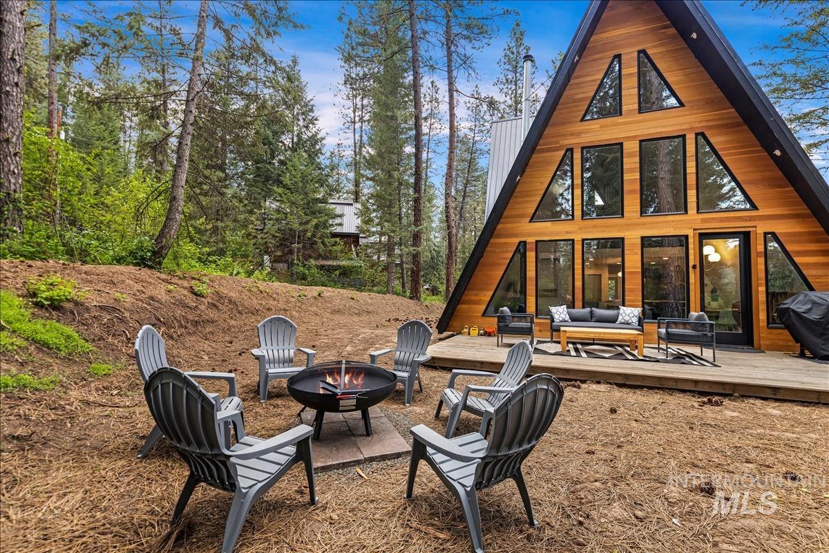 64 Fairway Dr, Garden Valley, Idaho 83622, 2 Bedrooms, 2 Bathrooms, Residential For Sale, Price $699,900, 98978072