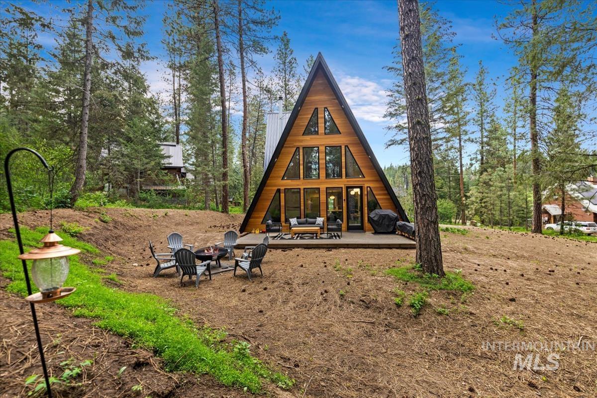 64 Fairway Dr, Garden Valley, Idaho 83622, 2 Bedrooms, 2 Bathrooms, Residential For Sale, Price $699,900, 98978072