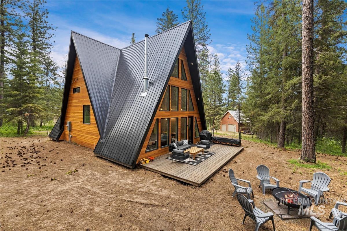 64 Fairway Dr, Garden Valley, Idaho 83622, 2 Bedrooms, 2 Bathrooms, Residential For Sale, Price $699,900, 98978072