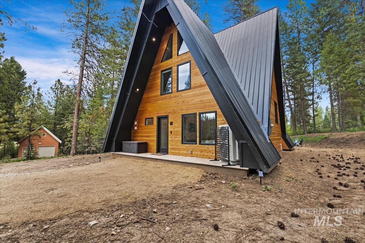 64 Fairway Dr, Garden Valley, Idaho 83622, 2 Bedrooms, 2 Bathrooms, Residential For Sale, Price $699,900, 98978072