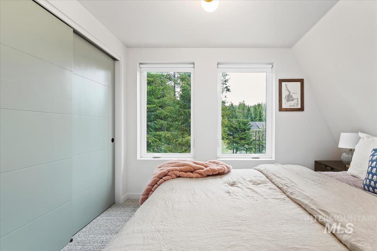 64 Fairway Dr, Garden Valley, Idaho 83622, 2 Bedrooms, 2 Bathrooms, Residential For Sale, Price $699,900, 98978072