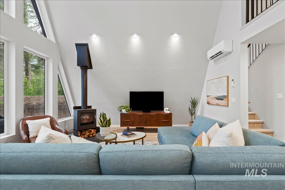 64 Fairway Dr, Garden Valley, Idaho 83622, 2 Bedrooms, 2 Bathrooms, Residential For Sale, Price $699,900, 98978072