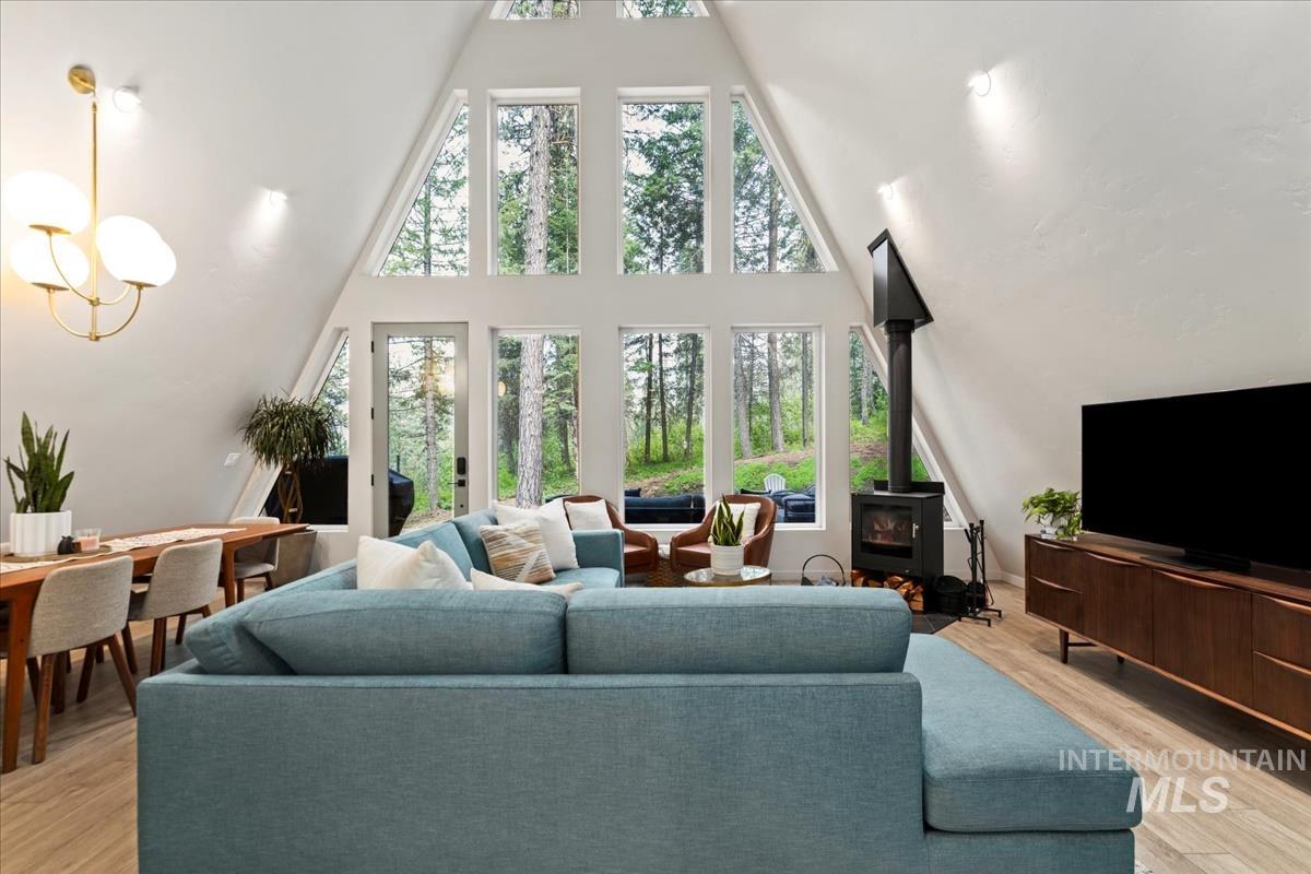 64 Fairway Dr, Garden Valley, Idaho 83622, 2 Bedrooms, 2 Bathrooms, Residential For Sale, Price $699,900, 98978072