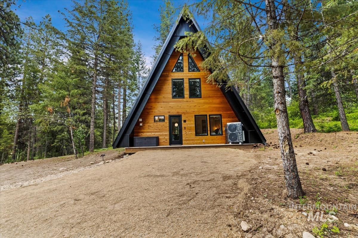 64 Fairway Dr, Garden Valley, Idaho 83622, 2 Bedrooms, 2 Bathrooms, Residential For Sale, Price $699,900, 98978072