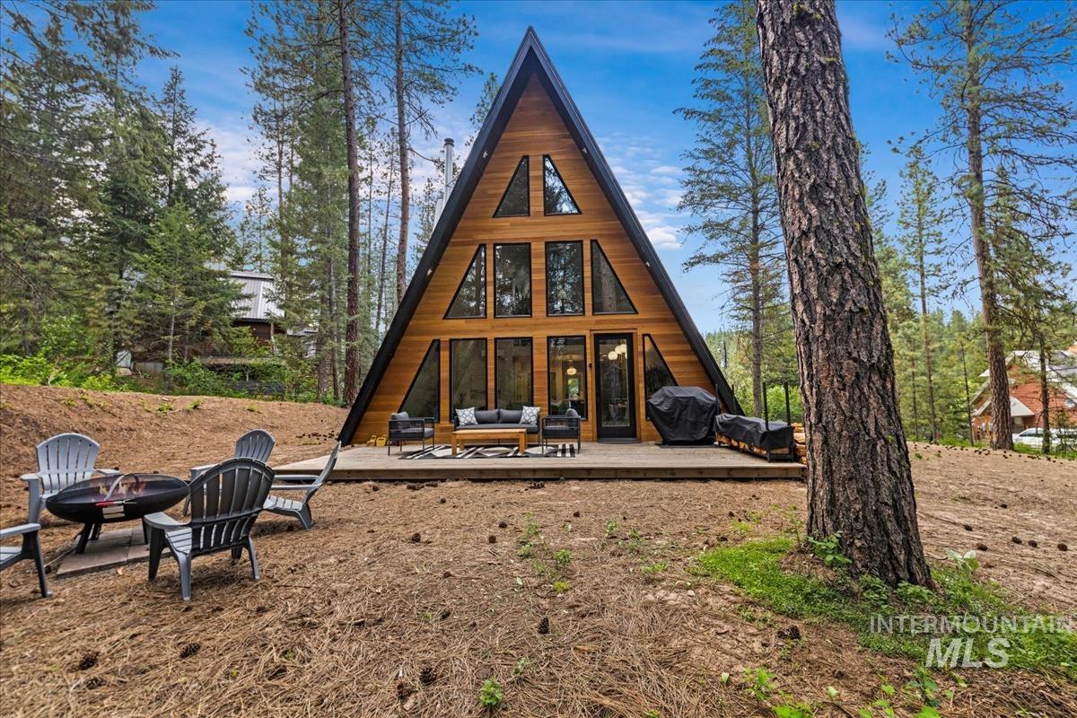 64 Fairway Dr, Garden Valley, Idaho 83622, 2 Bedrooms, 2 Bathrooms, Residential For Sale, Price $699,900, 98978072