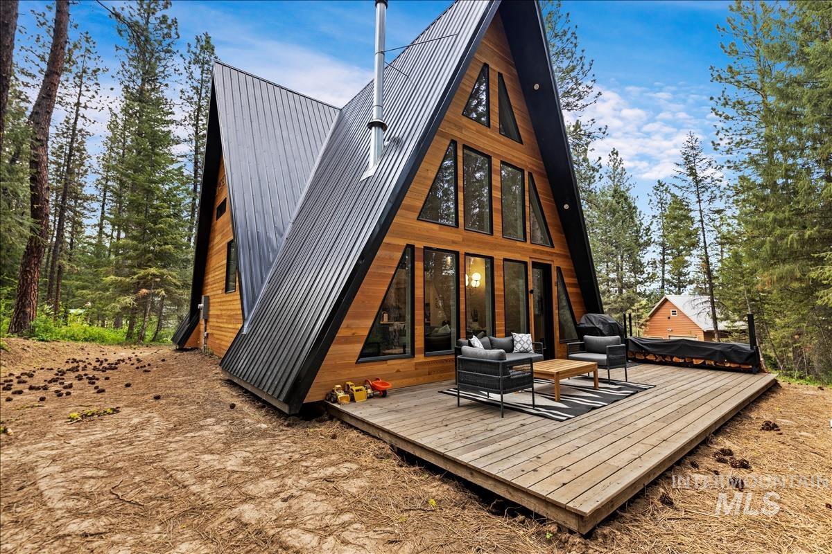 64 Fairway Dr, Garden Valley, Idaho 83622, 2 Bedrooms, 2 Bathrooms, Residential For Sale, Price $699,900, 98978072