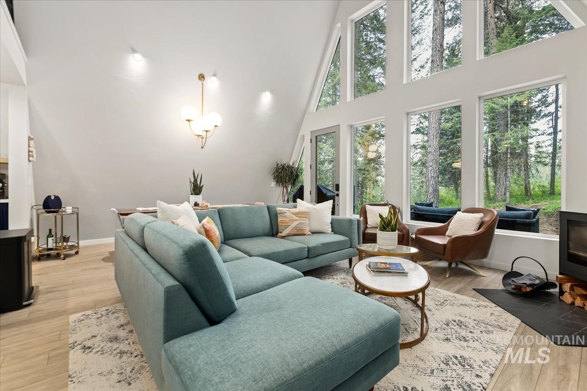 64 Fairway Dr, Garden Valley, Idaho 83622, 2 Bedrooms, 2 Bathrooms, Residential For Sale, Price $699,900, 98978072