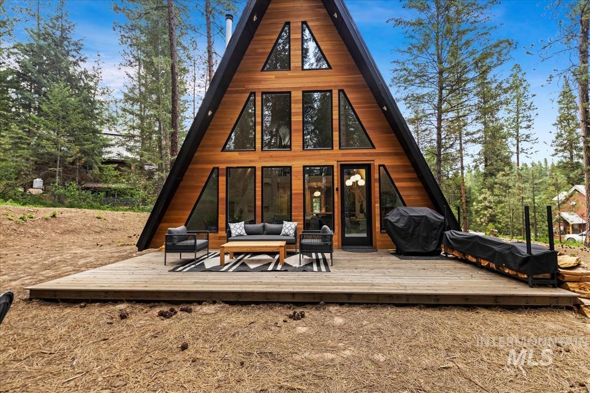 64 Fairway Dr, Garden Valley, Idaho 83622, 2 Bedrooms, 2 Bathrooms, Residential For Sale, Price $699,900, 98978072