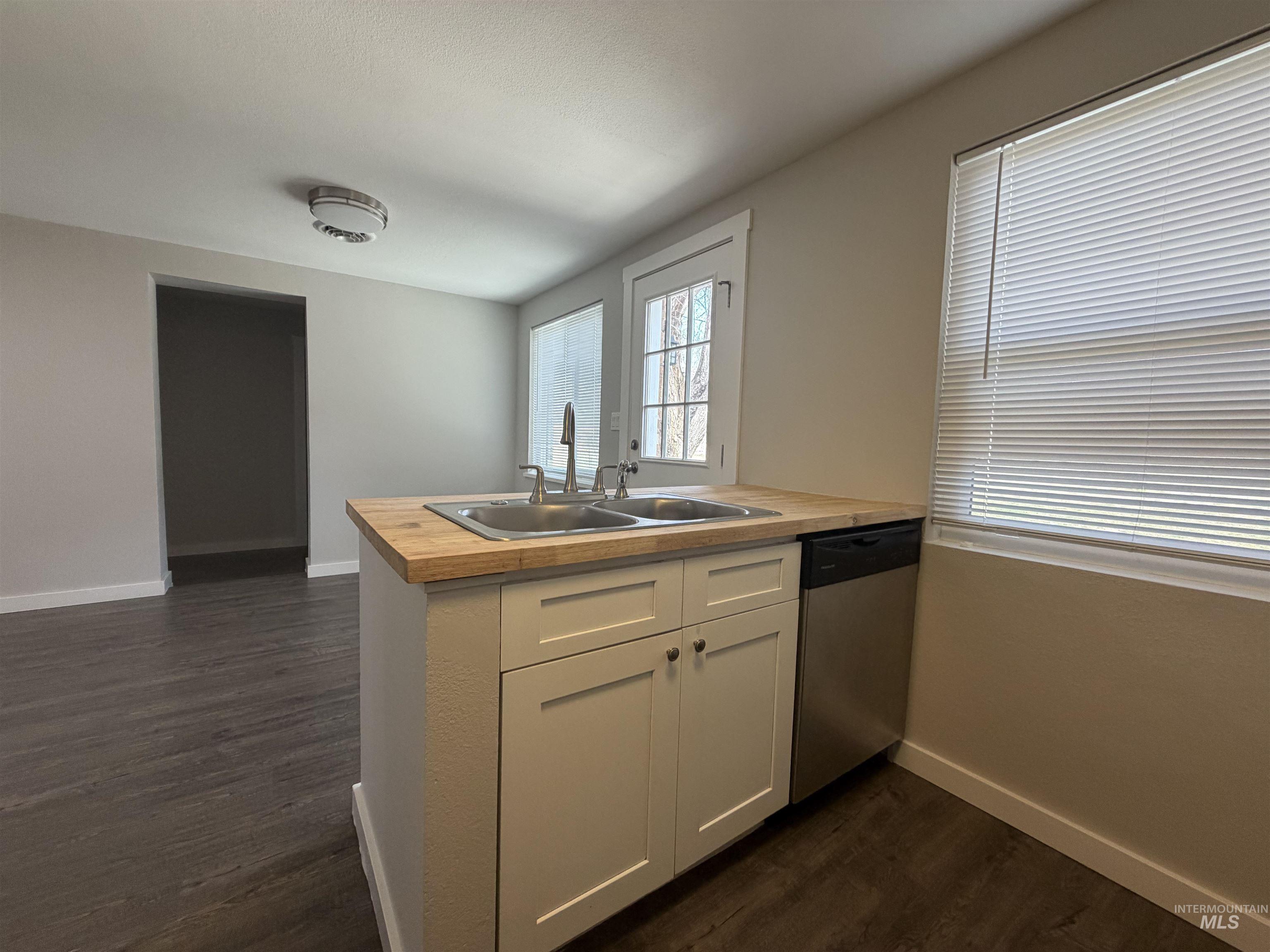 1805 Dorian Dr, Twin Falls, Idaho 83301, 4 Bedrooms, 2 Bathrooms, Residential For Sale, Price $325,000,MLS 98978076