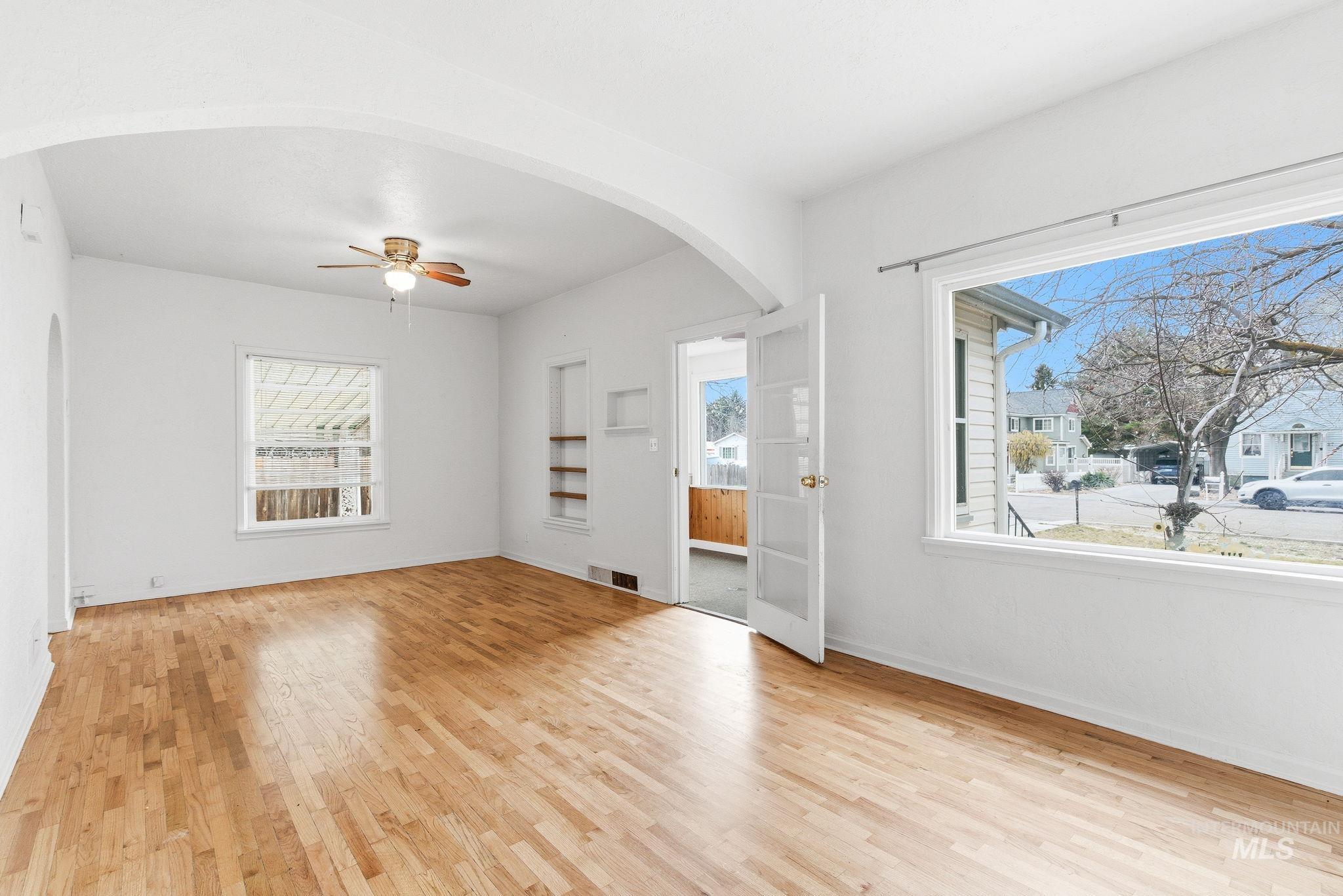 428 S Almond St, Nampa, Idaho 83686, 4 Bedrooms, 2 Bathrooms, Residential For Sale, Price $379,900, 98978079