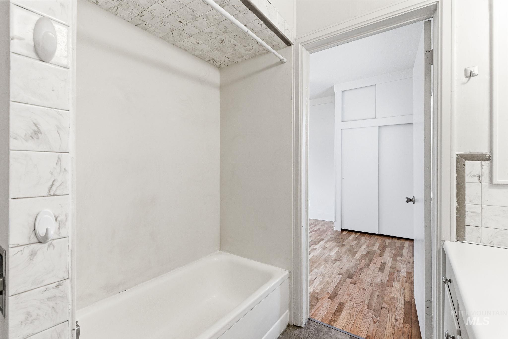 428 S Almond St, Nampa, Idaho 83686, 4 Bedrooms, 2 Bathrooms, Residential For Sale, Price $379,900, 98978079