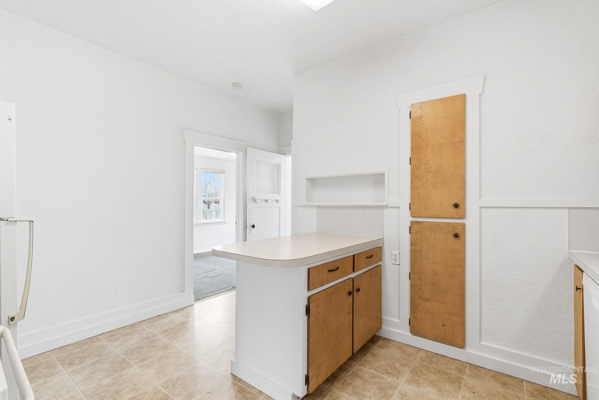 428 S Almond St, Nampa, Idaho 83686, 4 Bedrooms, 2 Bathrooms, Residential For Sale, Price $379,900, 98978079