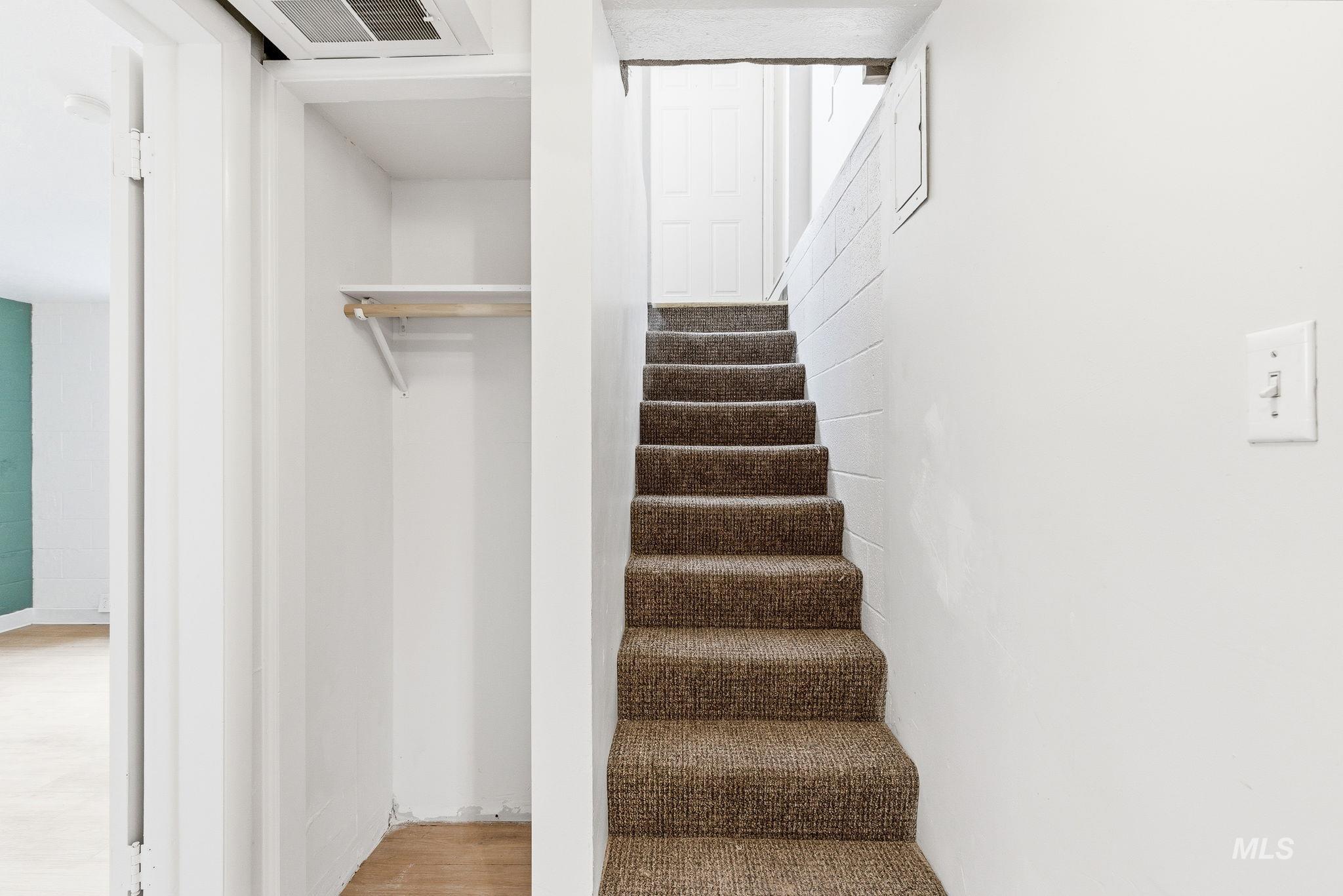 428 S Almond St, Nampa, Idaho 83686, 4 Bedrooms, 2 Bathrooms, Residential For Sale, Price $379,900, 98978079