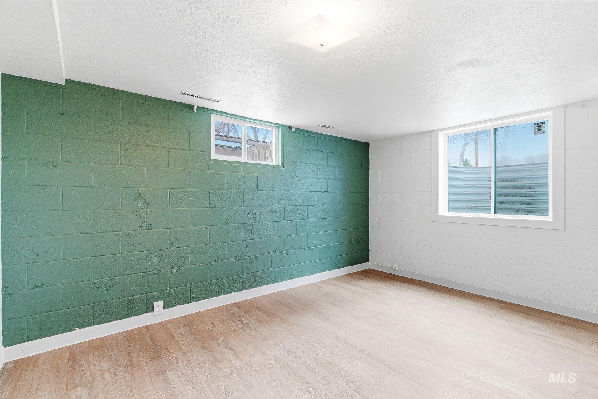 428 S Almond St, Nampa, Idaho 83686, 4 Bedrooms, 2 Bathrooms, Residential For Sale, Price $379,900, 98978079