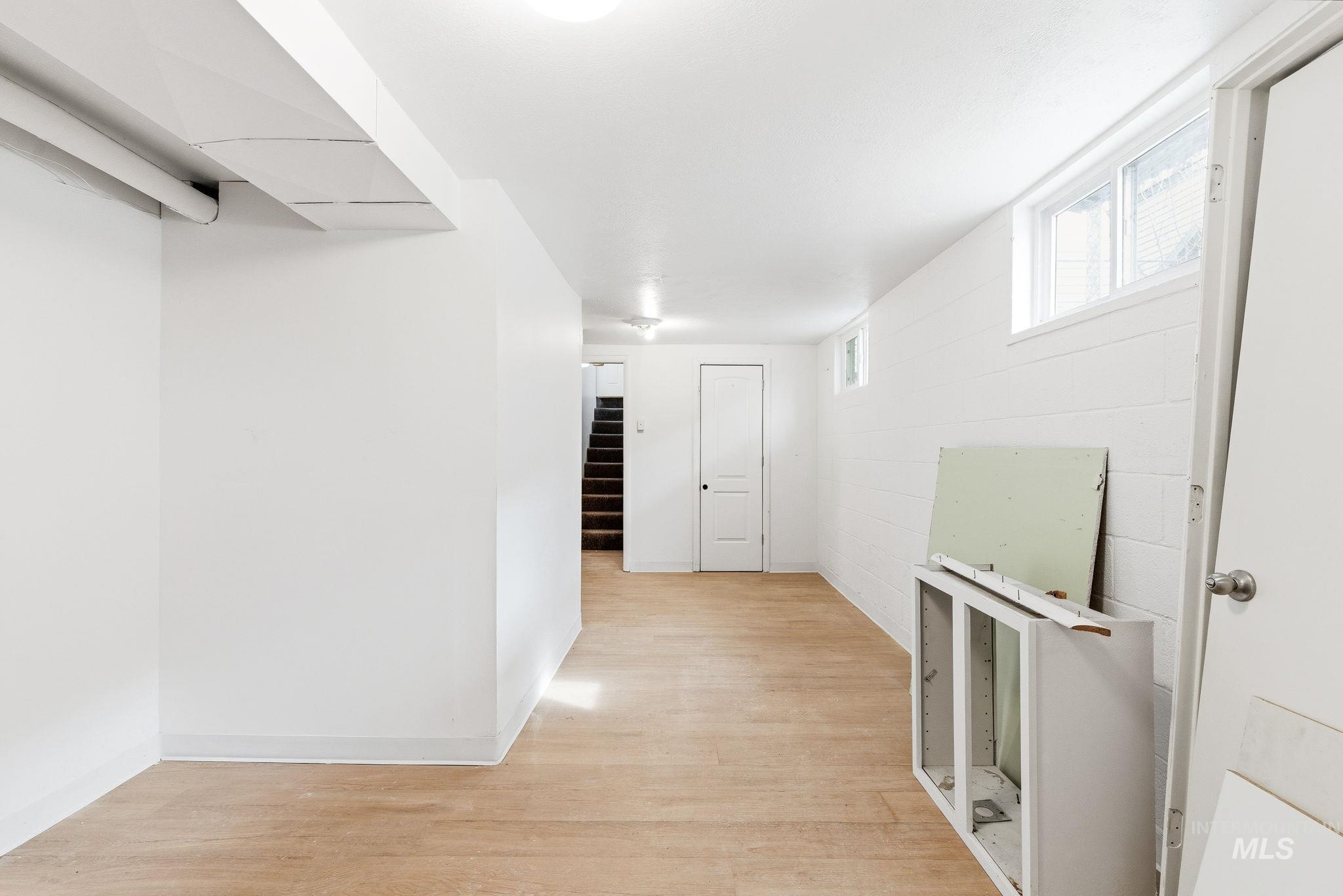 428 S Almond St, Nampa, Idaho 83686, 4 Bedrooms, 2 Bathrooms, Residential For Sale, Price $379,900, 98978079