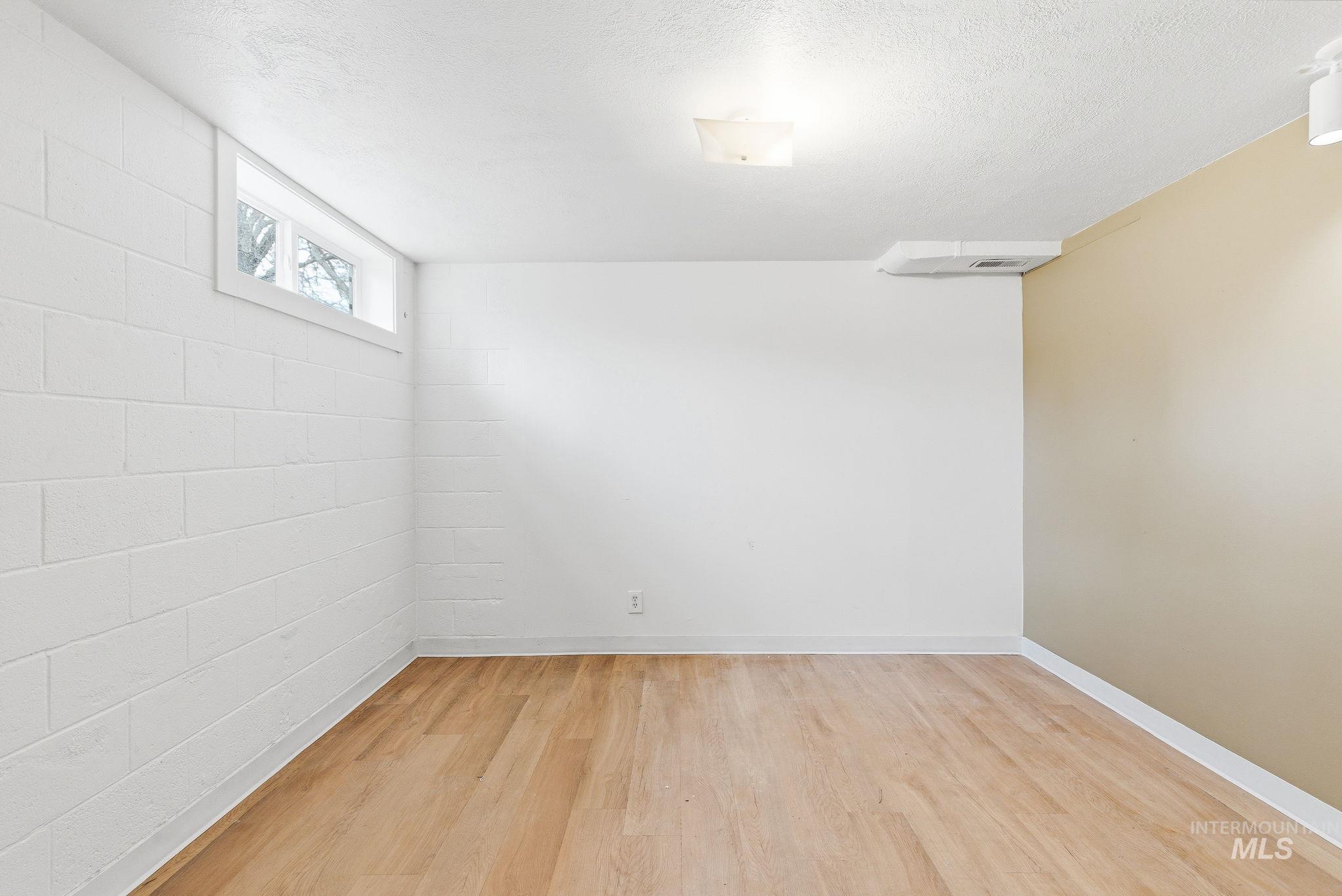 428 S Almond St, Nampa, Idaho 83686, 4 Bedrooms, 2 Bathrooms, Residential For Sale, Price $379,900, 98978079