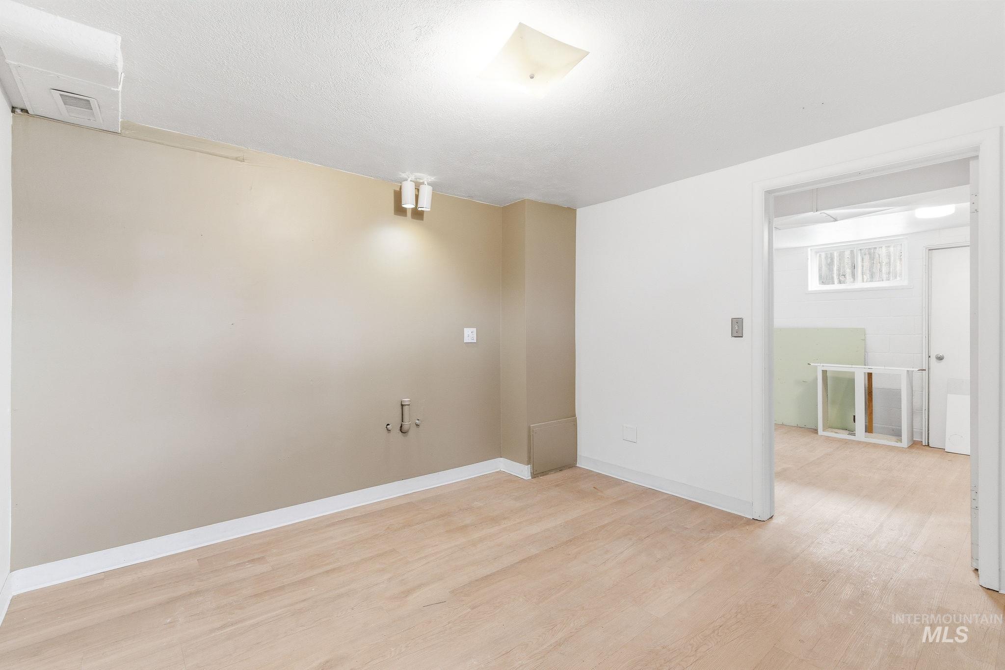 428 S Almond St, Nampa, Idaho 83686, 4 Bedrooms, 2 Bathrooms, Residential For Sale, Price $379,900, 98978079