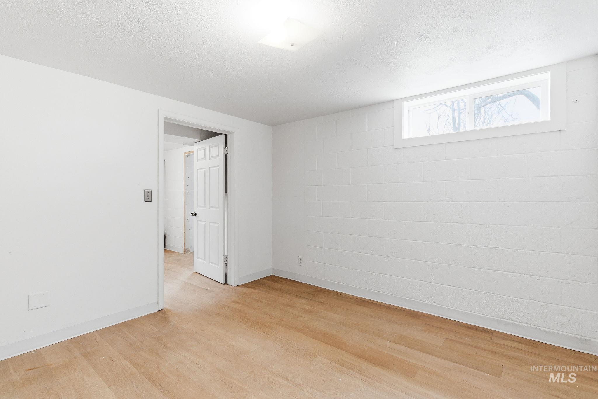 428 S Almond St, Nampa, Idaho 83686, 4 Bedrooms, 2 Bathrooms, Residential For Sale, Price $379,900, 98978079