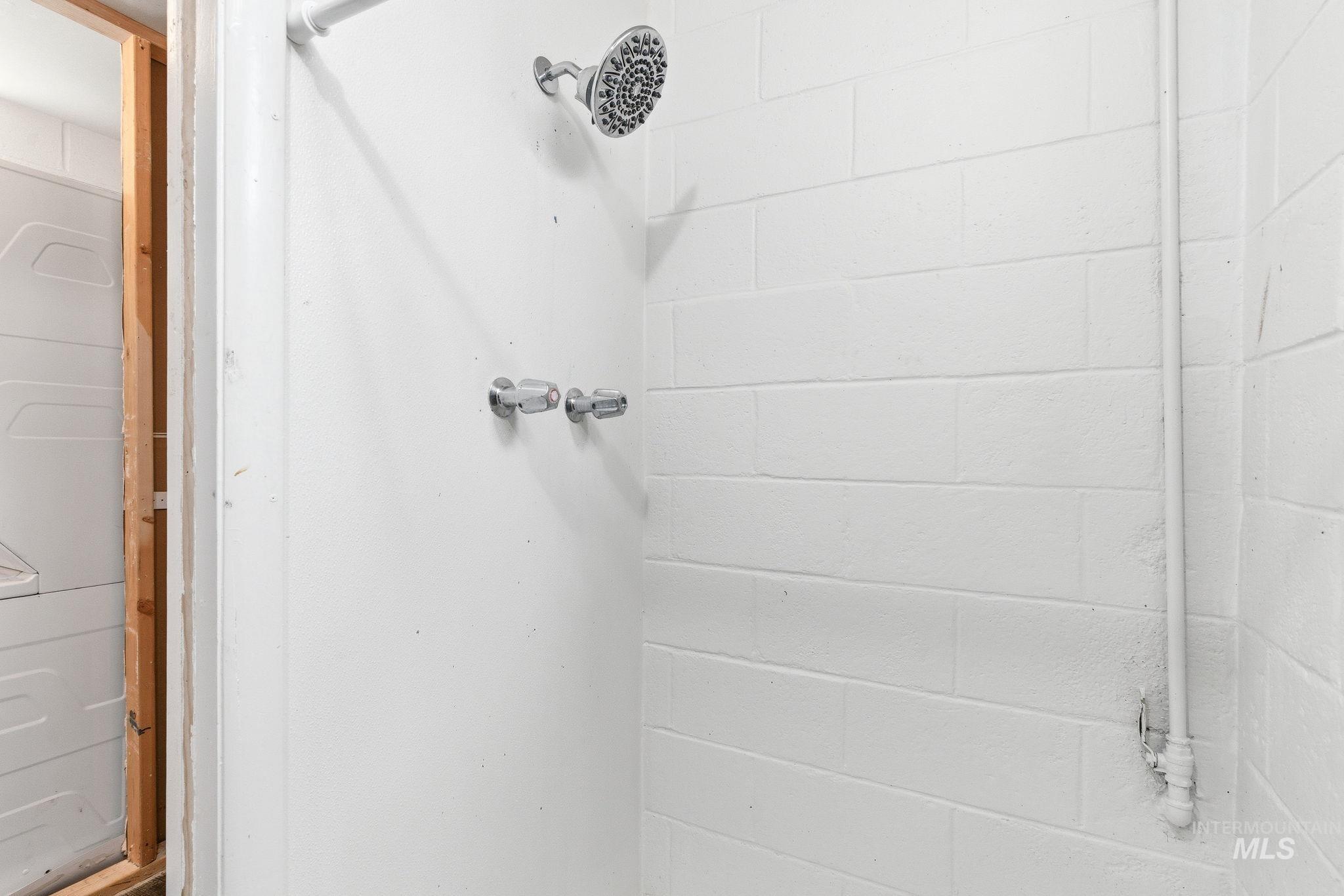 428 S Almond St, Nampa, Idaho 83686, 4 Bedrooms, 2 Bathrooms, Residential For Sale, Price $379,900, 98978079