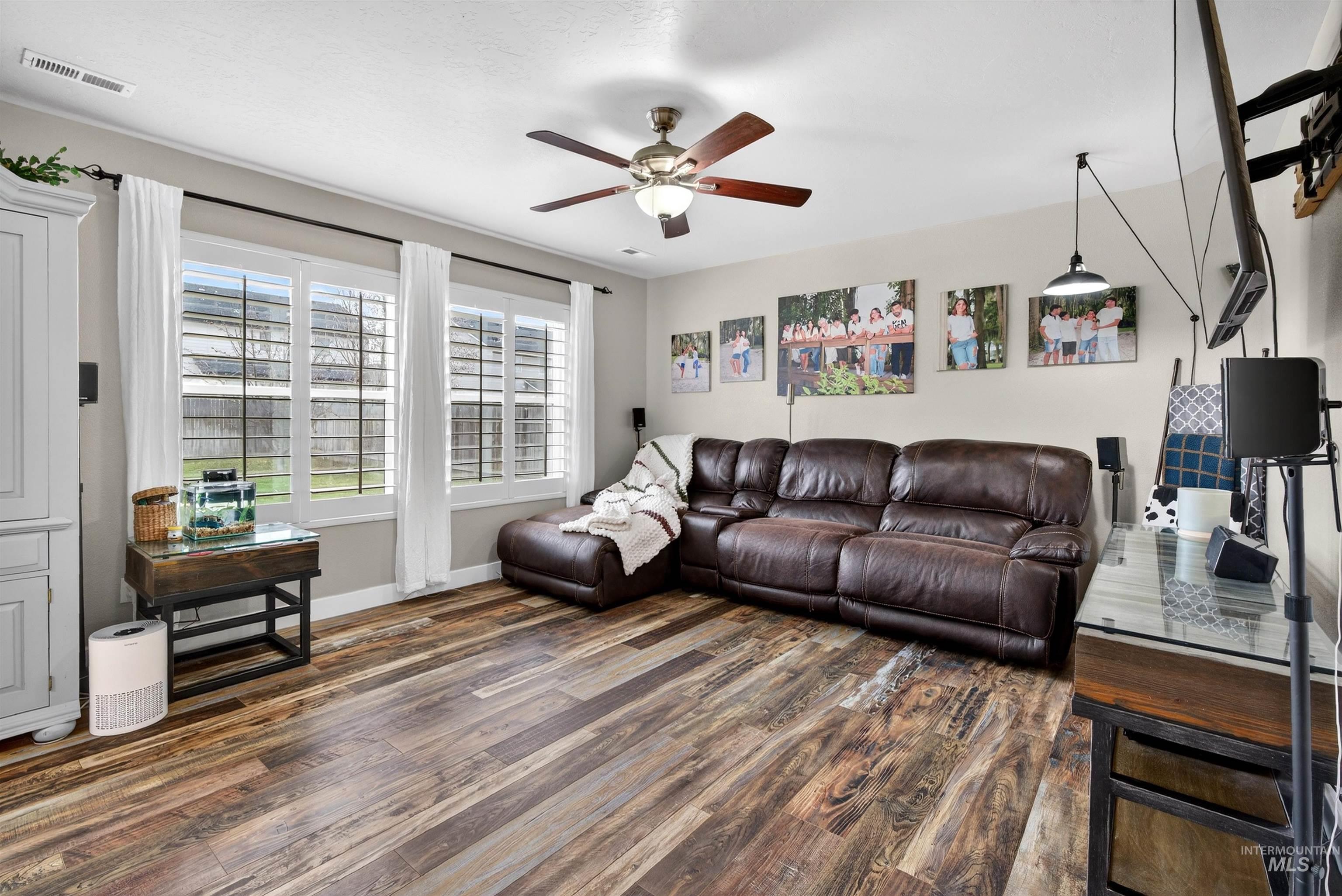 1110 N Finsbury Ave., Star, Idaho 83669, 4 Bedrooms, 3 Bathrooms, Residential For Sale, Price $514,900,MLS 98978080