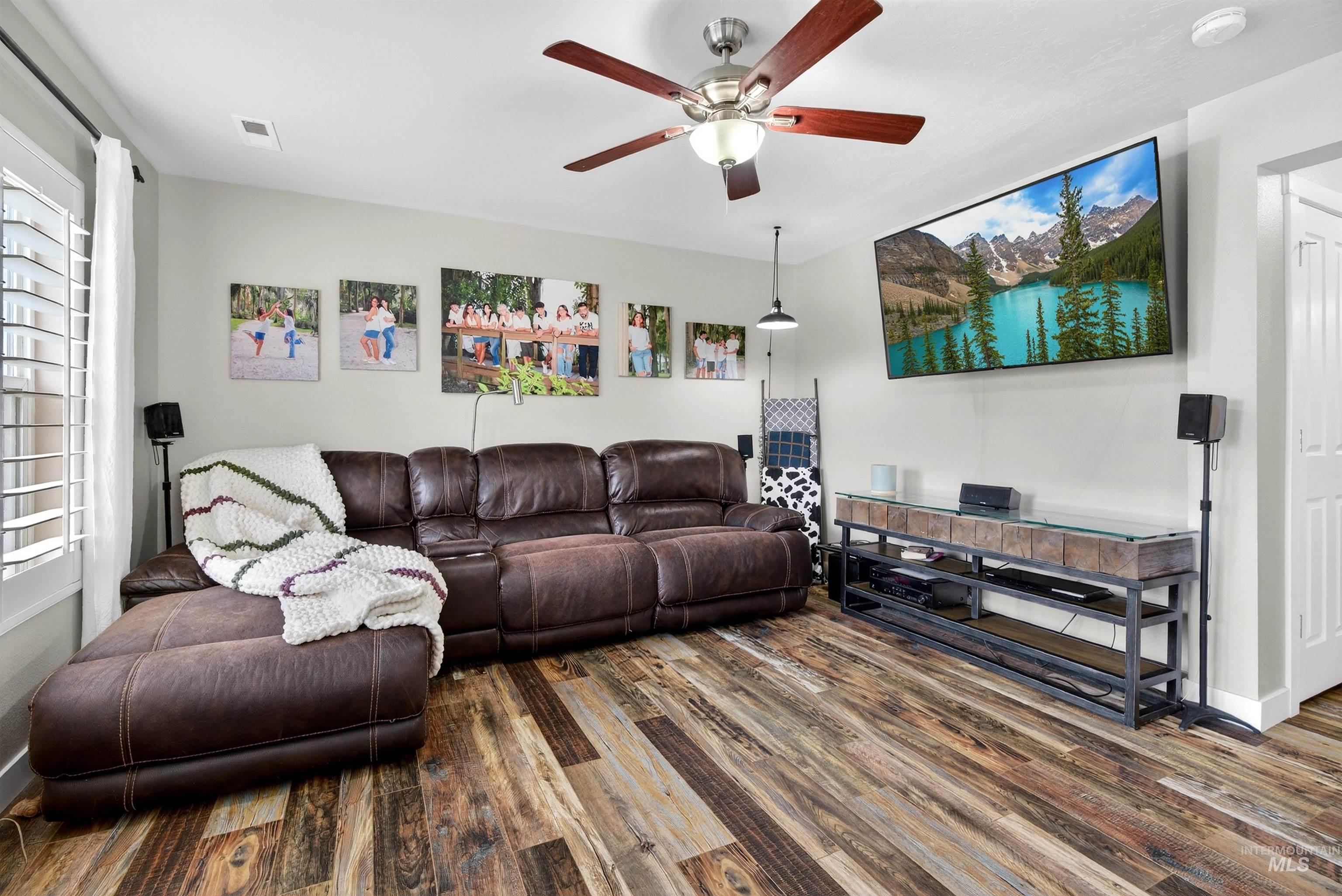 1110 N Finsbury Ave., Star, Idaho 83669, 4 Bedrooms, 3 Bathrooms, Residential For Sale, Price $514,900,MLS 98978080