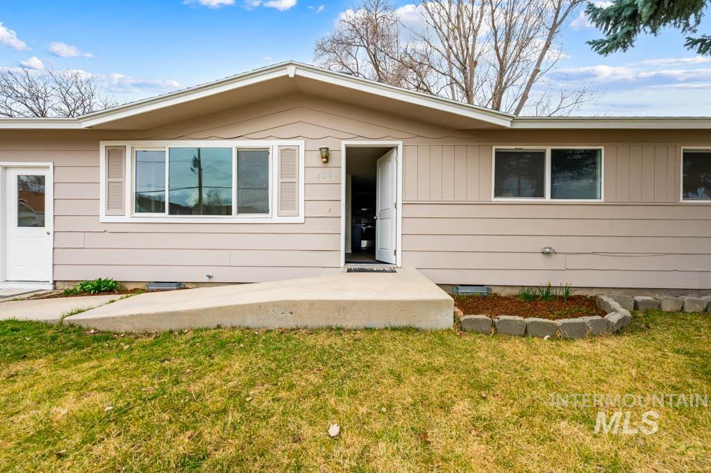 456 N School, Kuna, Idaho 83634, 3 Bedrooms, 1 Bathroom, Residential For Sale, Price $350,000, 98978081