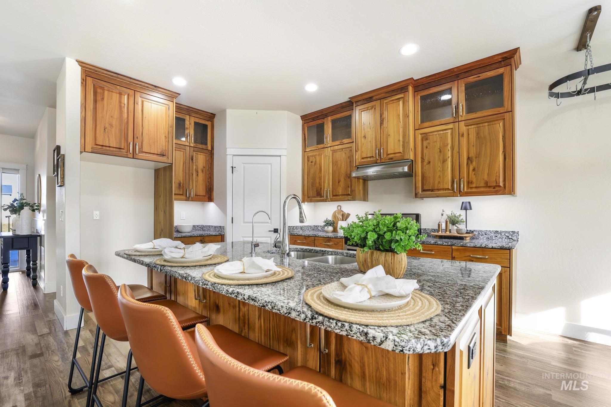 2080 Columbia Dr, Twin Falls, Idaho 83301-5983, 3 Bedrooms, 2 Bathrooms, Residential For Sale, Price $515,000, 98978083