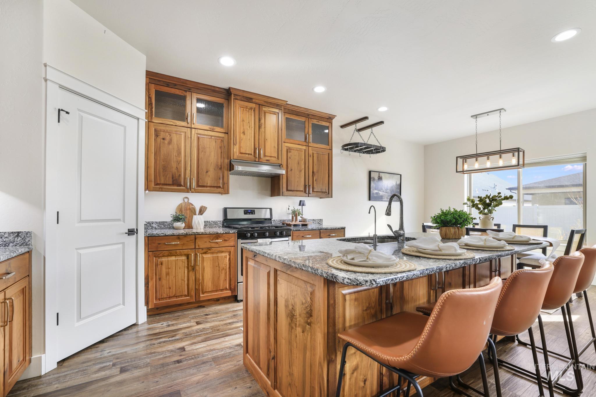 2080 Columbia Dr, Twin Falls, Idaho 83301-5983, 3 Bedrooms, 2 Bathrooms, Residential For Sale, Price $515,000, 98978083