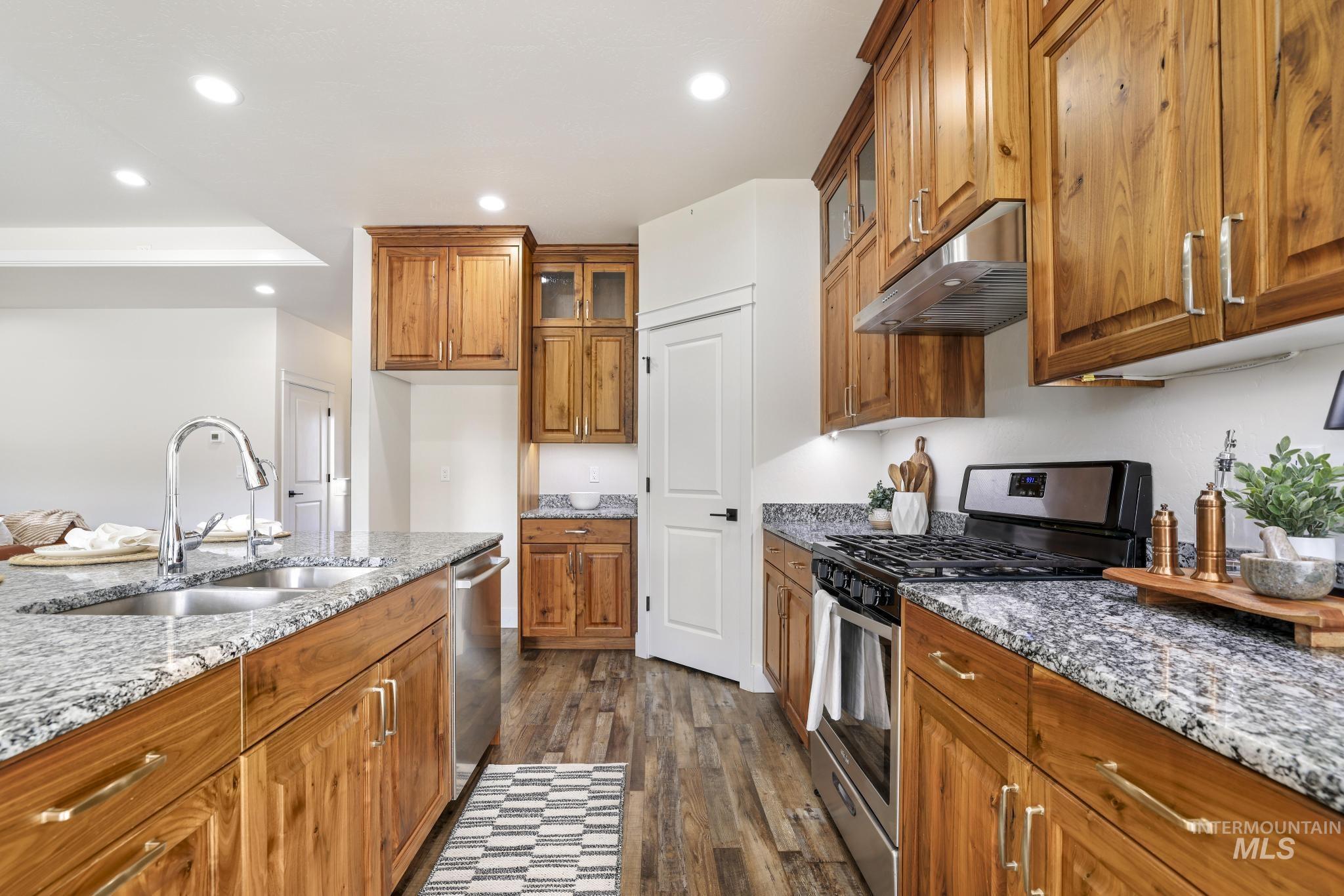 2080 Columbia Dr, Twin Falls, Idaho 83301-5983, 3 Bedrooms, 2 Bathrooms, Residential For Sale, Price $515,000, 98978083