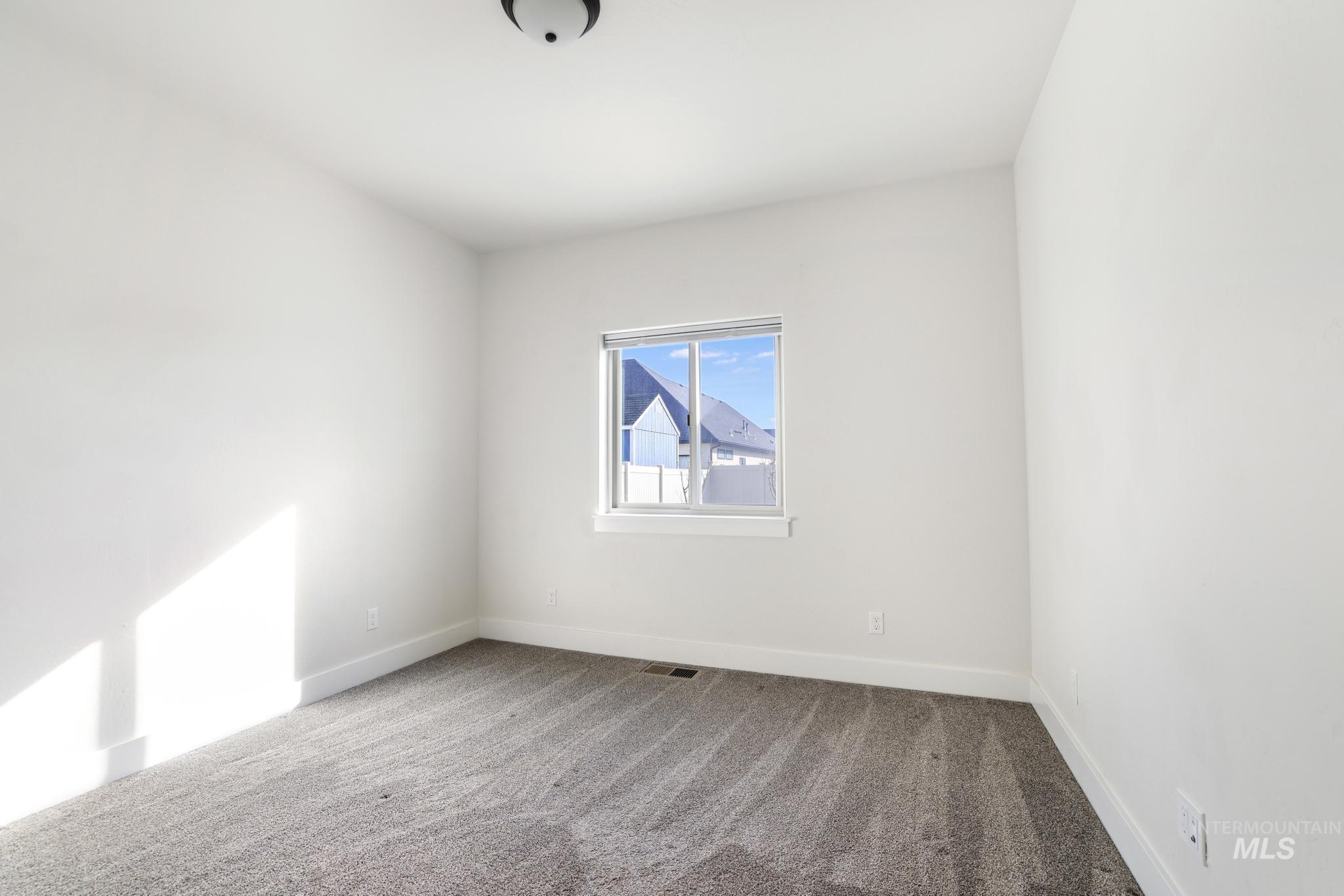 2080 Columbia Dr, Twin Falls, Idaho 83301-5983, 3 Bedrooms, 2 Bathrooms, Residential For Sale, Price $515,000, 98978083