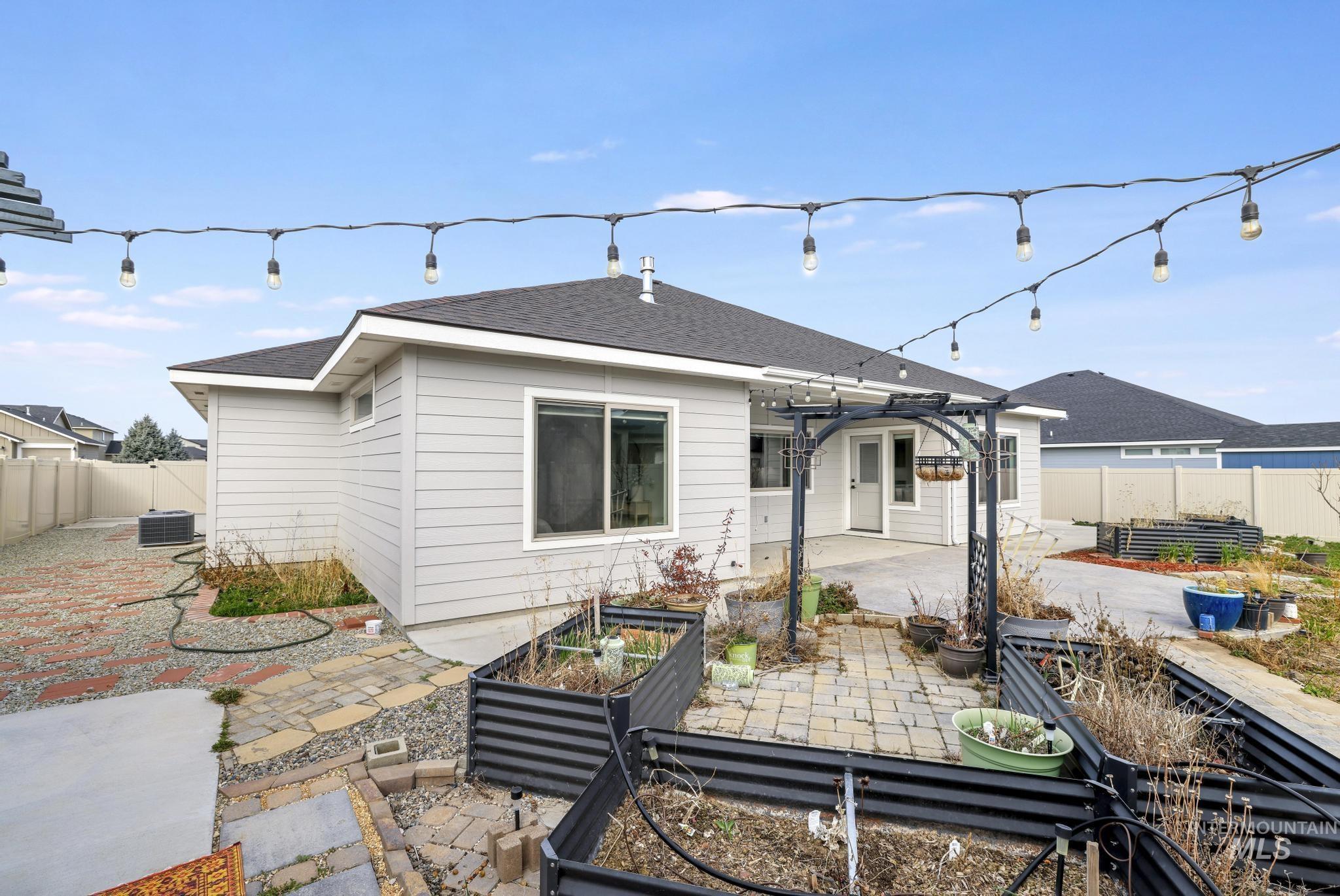 2080 Columbia Dr, Twin Falls, Idaho 83301-5983, 3 Bedrooms, 2 Bathrooms, Residential For Sale, Price $515,000, 98978083