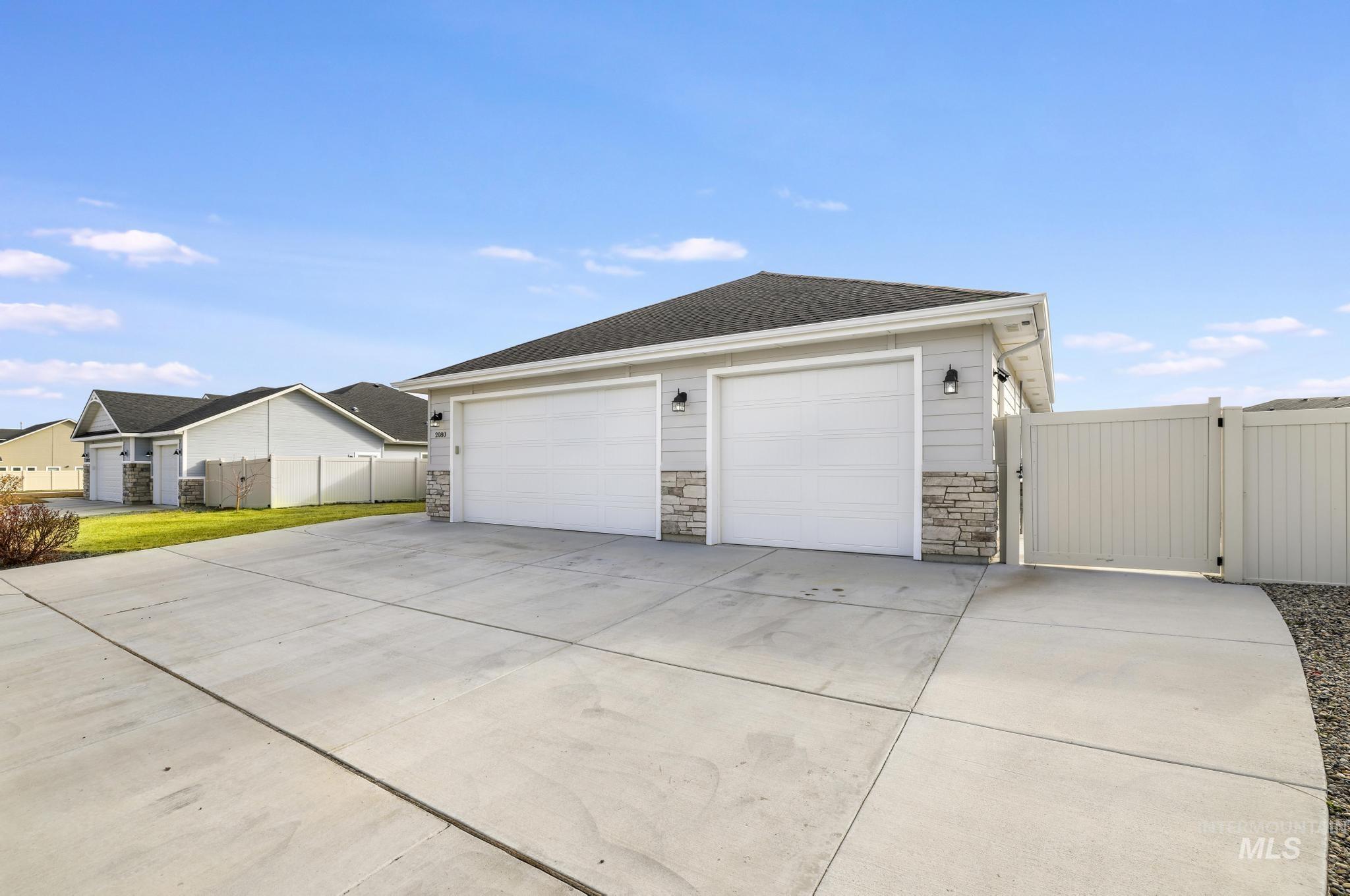 2080 Columbia Dr, Twin Falls, Idaho 83301-5983, 3 Bedrooms, 2 Bathrooms, Residential For Sale, Price $515,000, 98978083