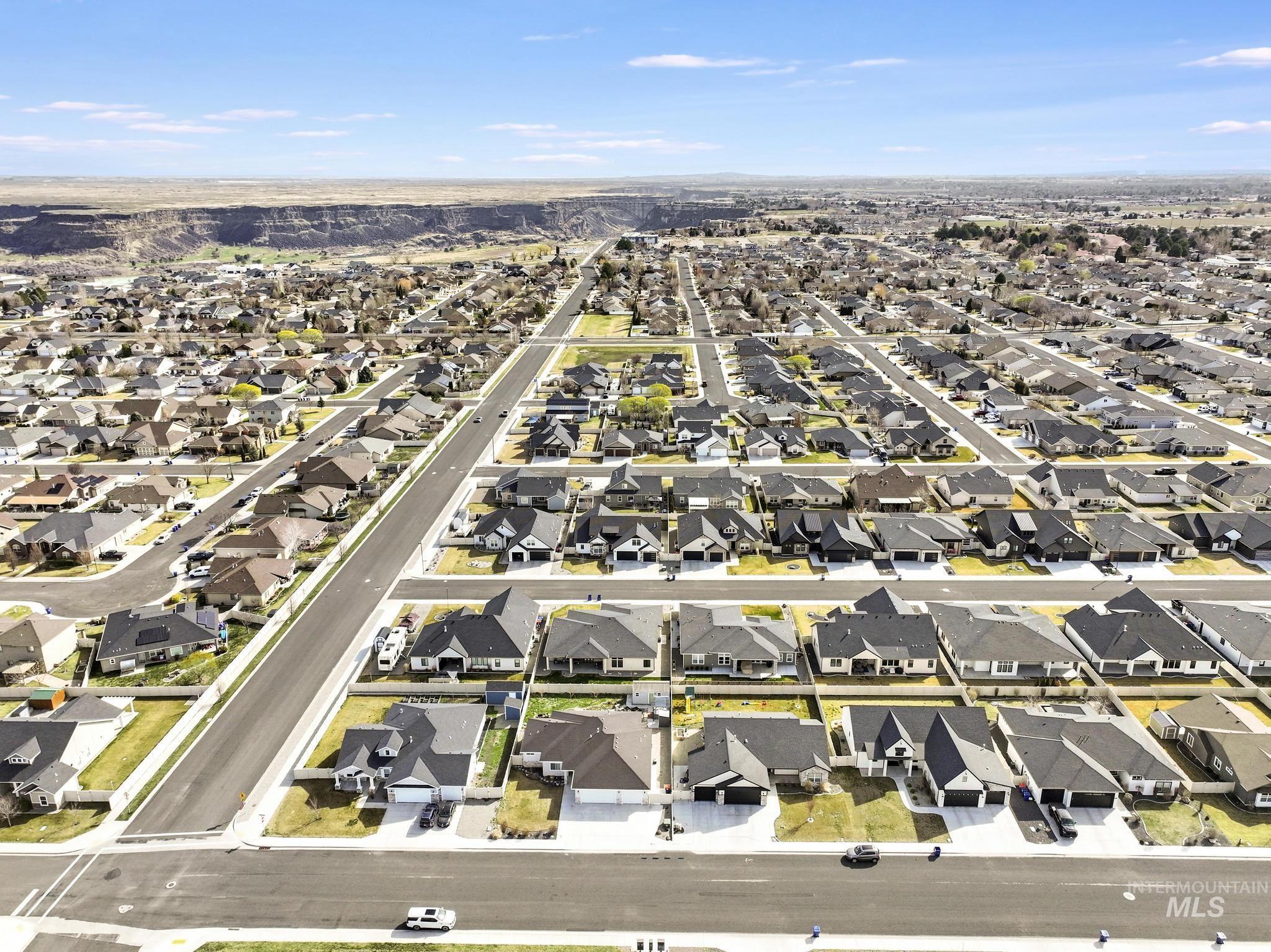 2080 Columbia Dr, Twin Falls, Idaho 83301-5983, 3 Bedrooms, 2 Bathrooms, Residential For Sale, Price $515,000, 98978083