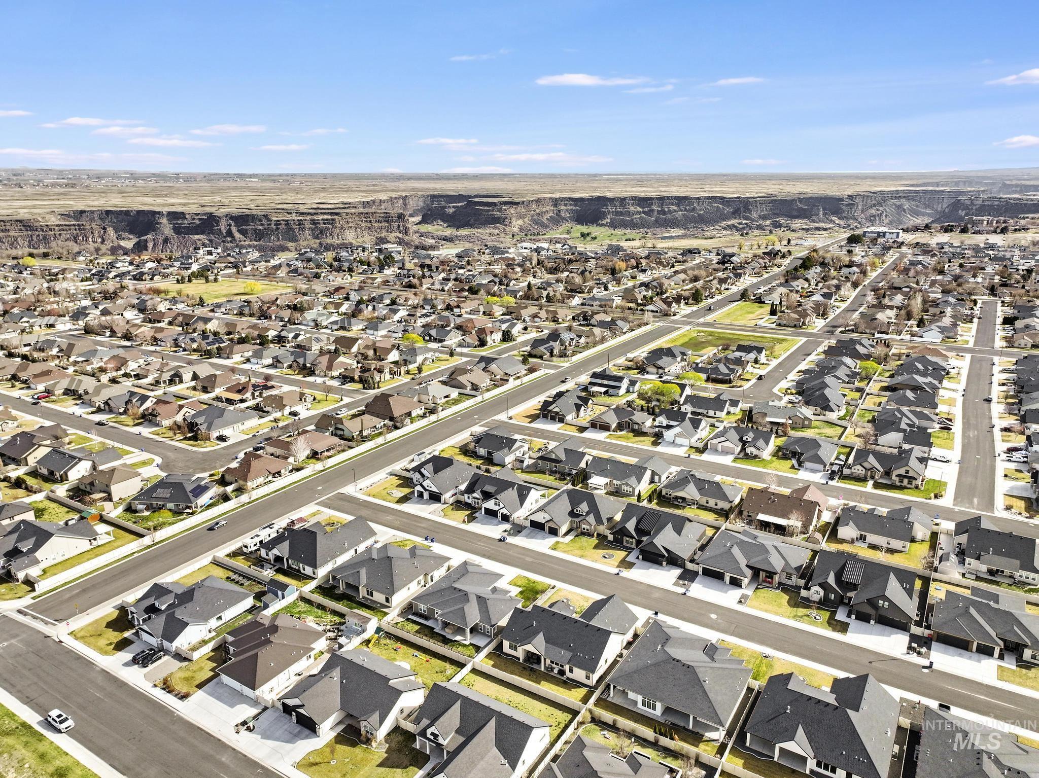 2080 Columbia Dr, Twin Falls, Idaho 83301-5983, 3 Bedrooms, 2 Bathrooms, Residential For Sale, Price $515,000, 98978083