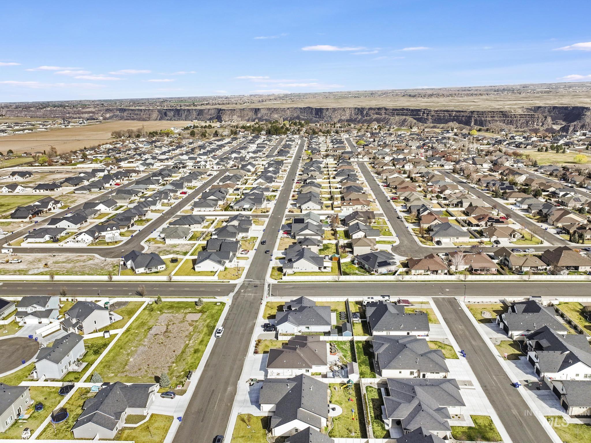 2080 Columbia Dr, Twin Falls, Idaho 83301-5983, 3 Bedrooms, 2 Bathrooms, Residential For Sale, Price $515,000, 98978083