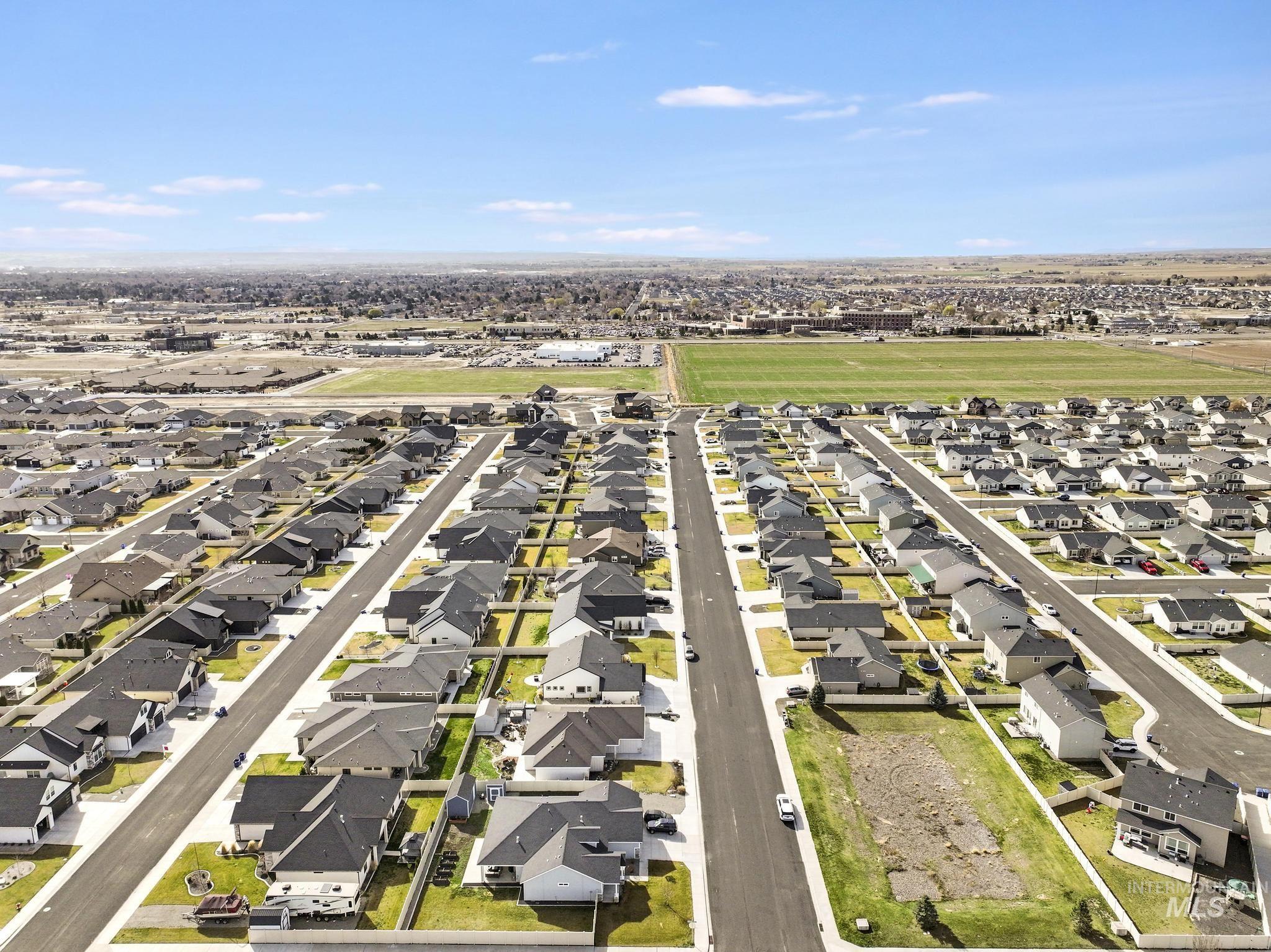 2080 Columbia Dr, Twin Falls, Idaho 83301-5983, 3 Bedrooms, 2 Bathrooms, Residential For Sale, Price $515,000, 98978083