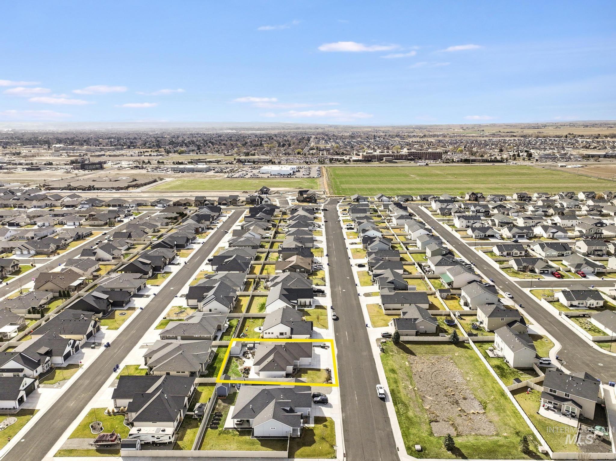 2080 Columbia Dr, Twin Falls, Idaho 83301-5983, 3 Bedrooms, 2 Bathrooms, Residential For Sale, Price $515,000, 98978083