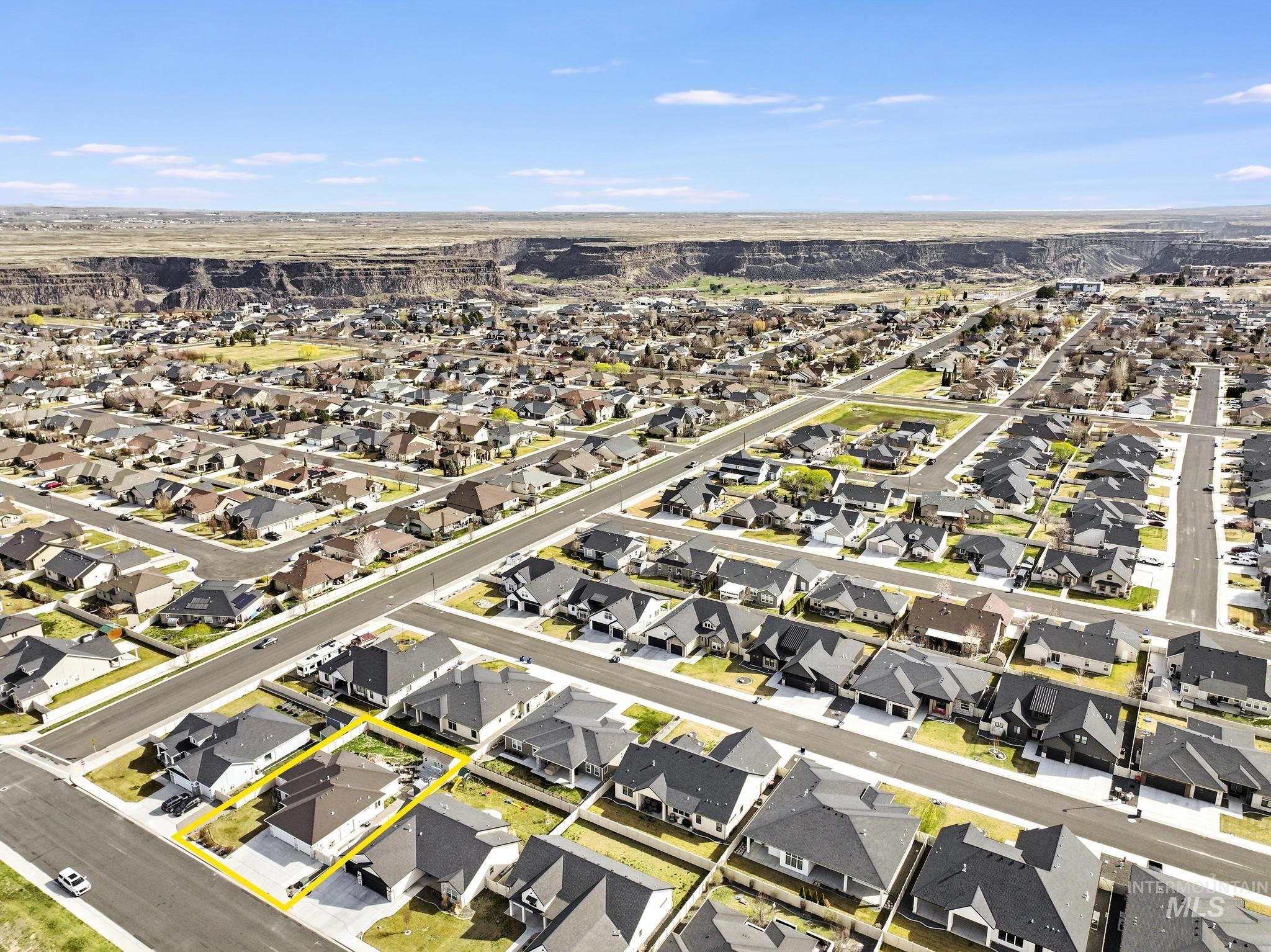 2080 Columbia Dr, Twin Falls, Idaho 83301-5983, 3 Bedrooms, 2 Bathrooms, Residential For Sale, Price $515,000, 98978083