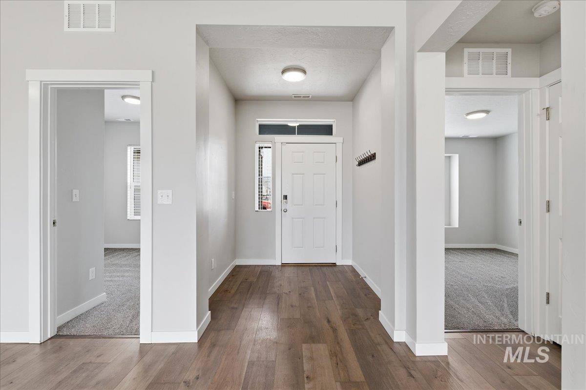 2850 N Iditarod Way, Kuna, Idaho 83634, 4 Bedrooms, 2 Bathrooms, Residential For Sale, Price $459,900, 98978092