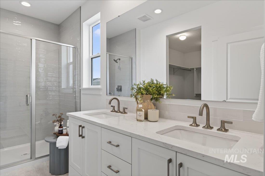 5977 W Snow Currant St, Meridian, Idaho 83646, 3 Bedrooms, 2 Bathrooms, Residential For Sale, Price $499,000, 98978095