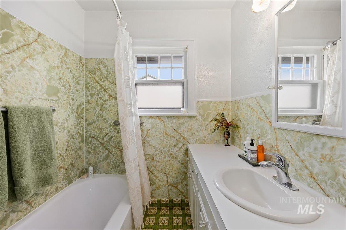 311 Fillmore, Twin Falls, Idaho 83301, 3 Bedrooms, 1.5 Bathrooms, Residential For Sale, Price $417,000, 98978099