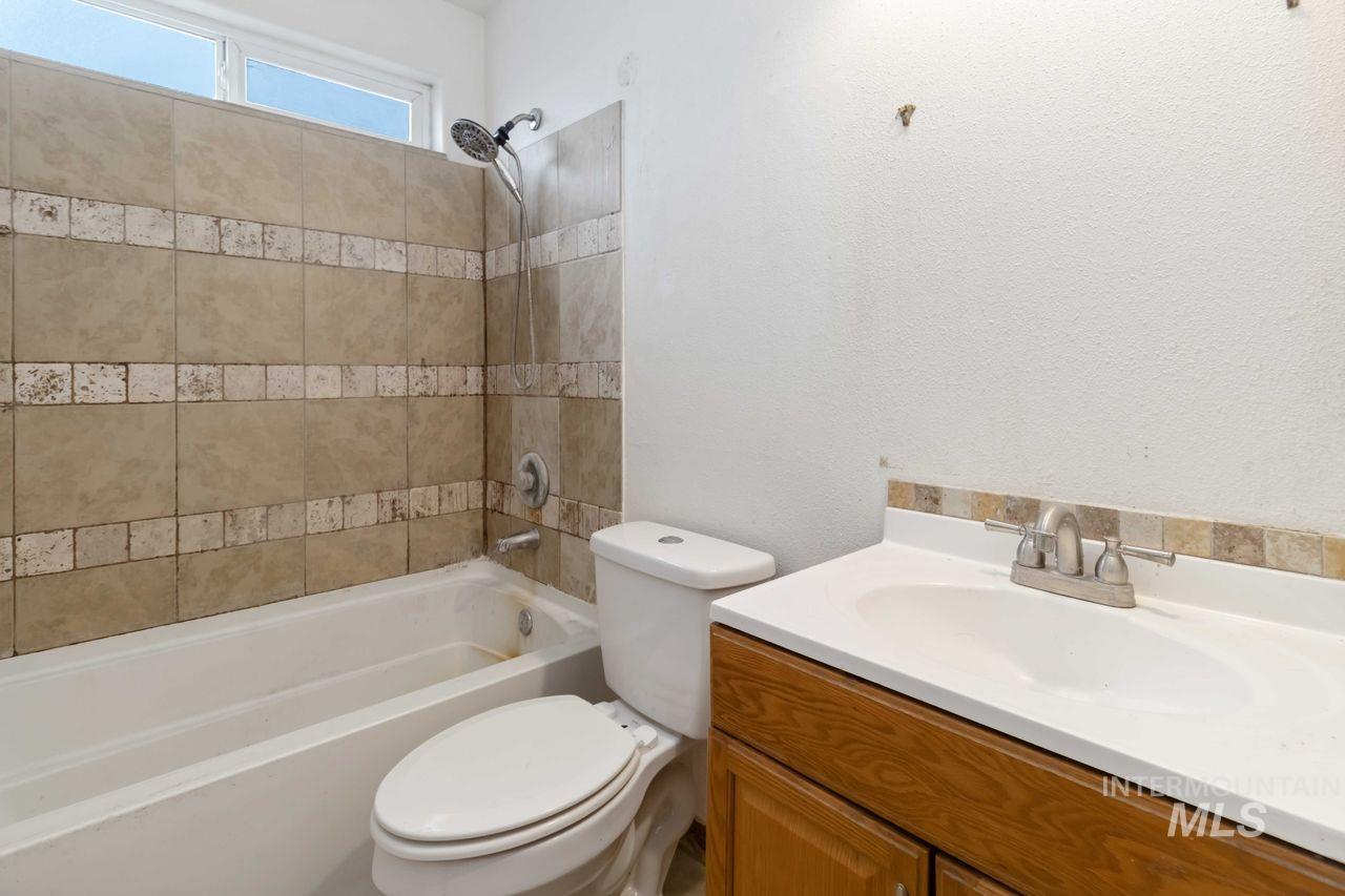 8675 W Carnegie St, Boise, Idaho 83709-5874, 5 Bedrooms, 2 Bathrooms, Residential For Sale, Price $434,900, 98978102