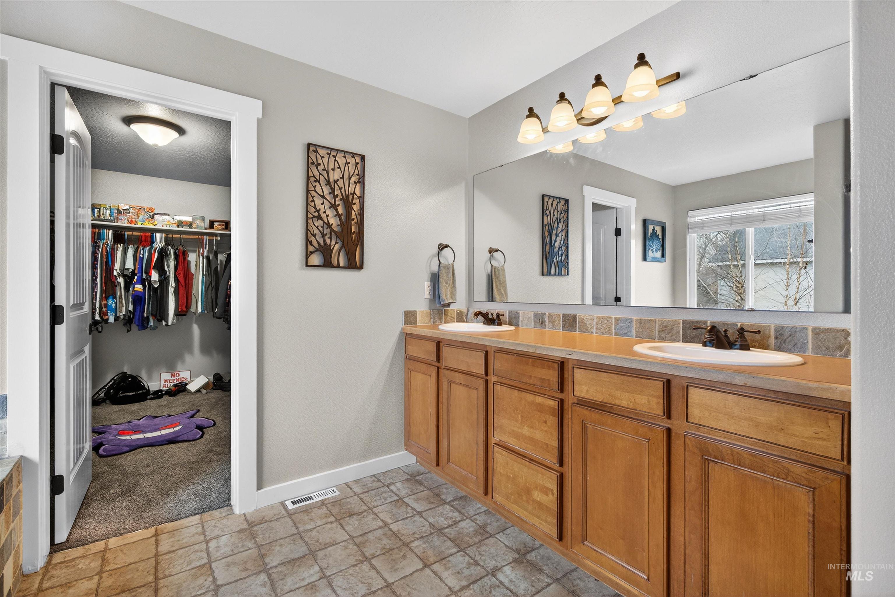 6284 N Silver Elm Way, Meridian, Idaho 83646, 4 Bedrooms, 2.5 Bathrooms, Residential For Sale, Price $529,900, 98978106