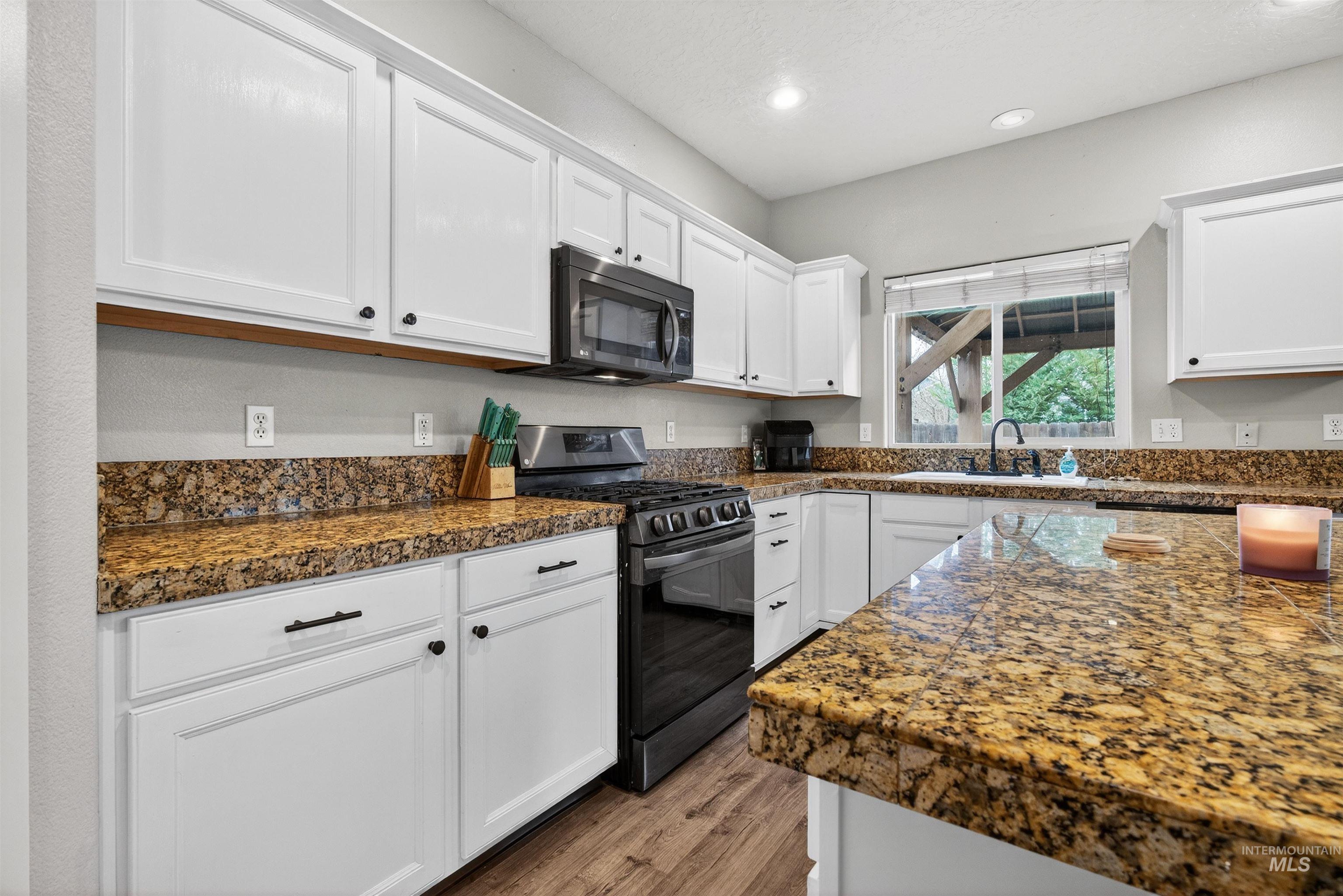 6284 N Silver Elm Way, Meridian, Idaho 83646, 4 Bedrooms, 2.5 Bathrooms, Residential For Sale, Price $529,900, 98978106