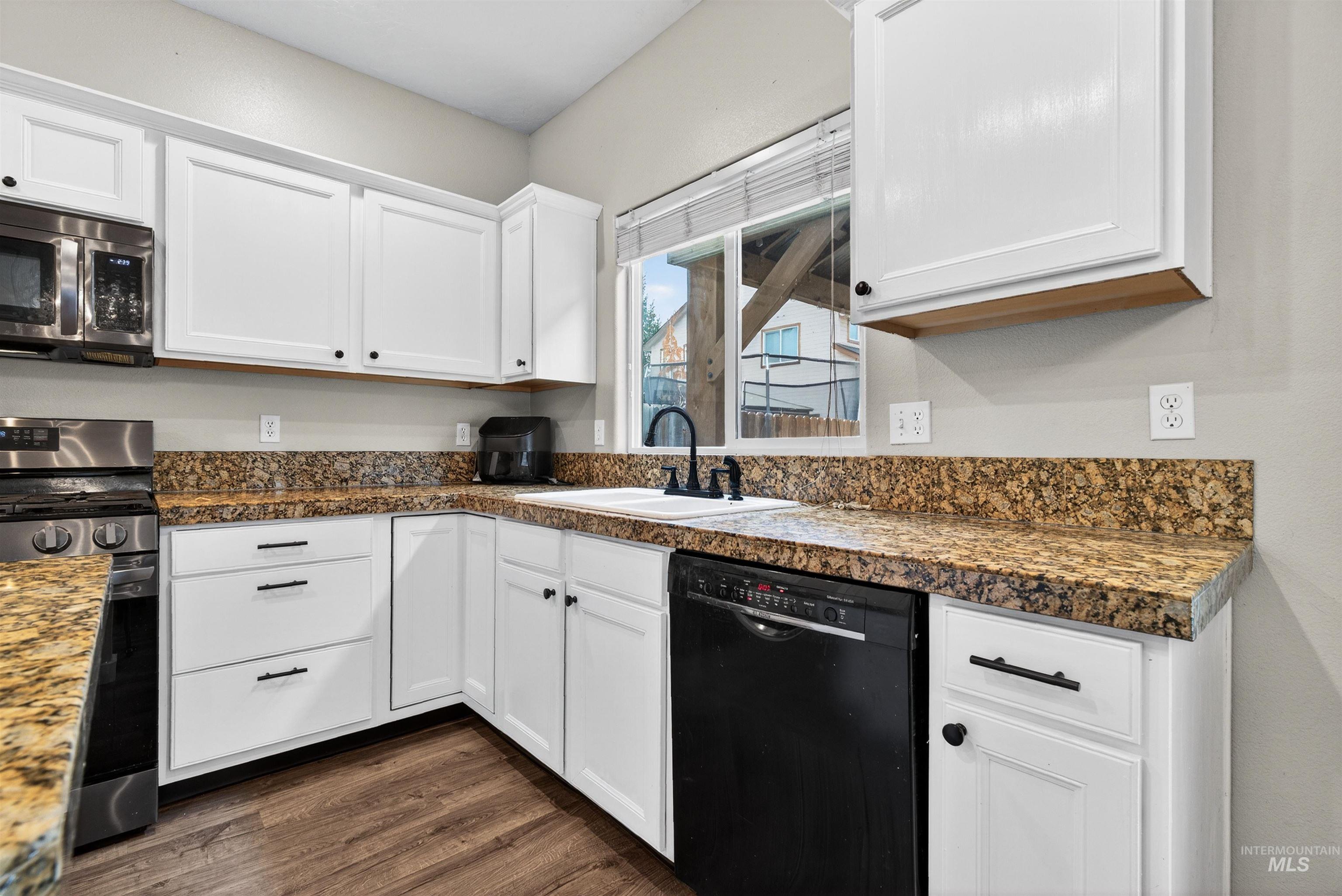 6284 N Silver Elm Way, Meridian, Idaho 83646, 4 Bedrooms, 2.5 Bathrooms, Residential For Sale, Price $529,900, 98978106