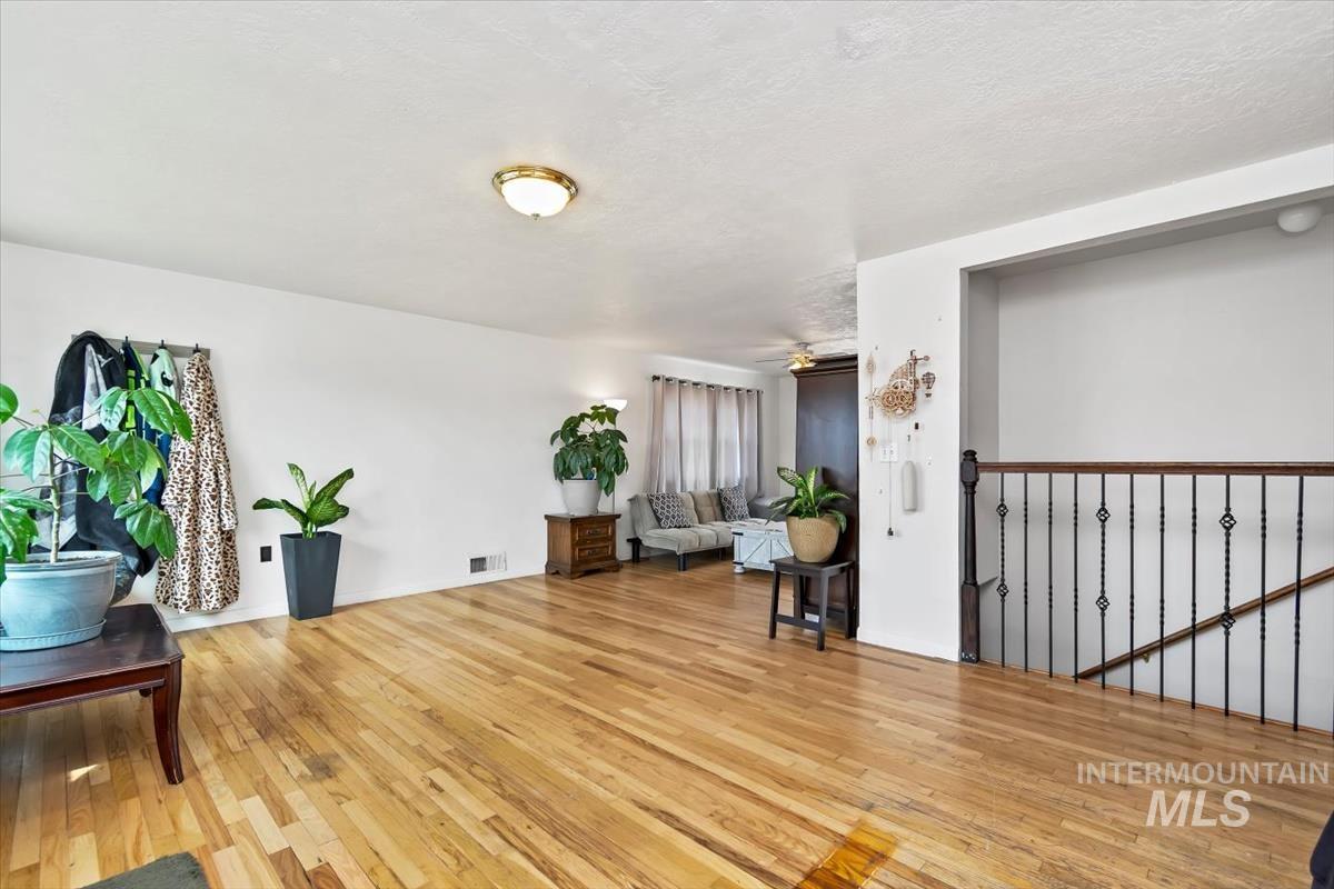 520 N 11th E., Mountain Home, Idaho 83647, 4 Bedrooms, 2 Bathrooms, Residential For Sale, Price $320,000,MLS 98978110