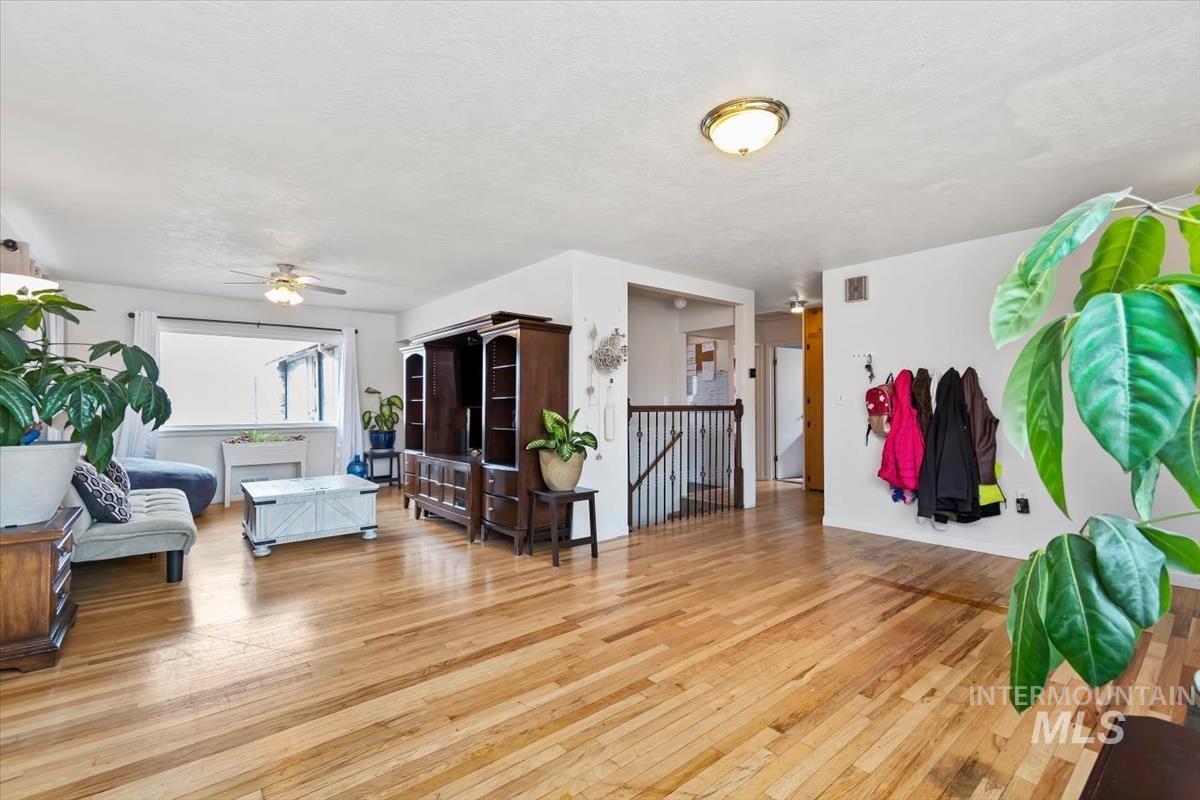 520 N 11th E., Mountain Home, Idaho 83647, 4 Bedrooms, 2 Bathrooms, Residential For Sale, Price $320,000,MLS 98978110