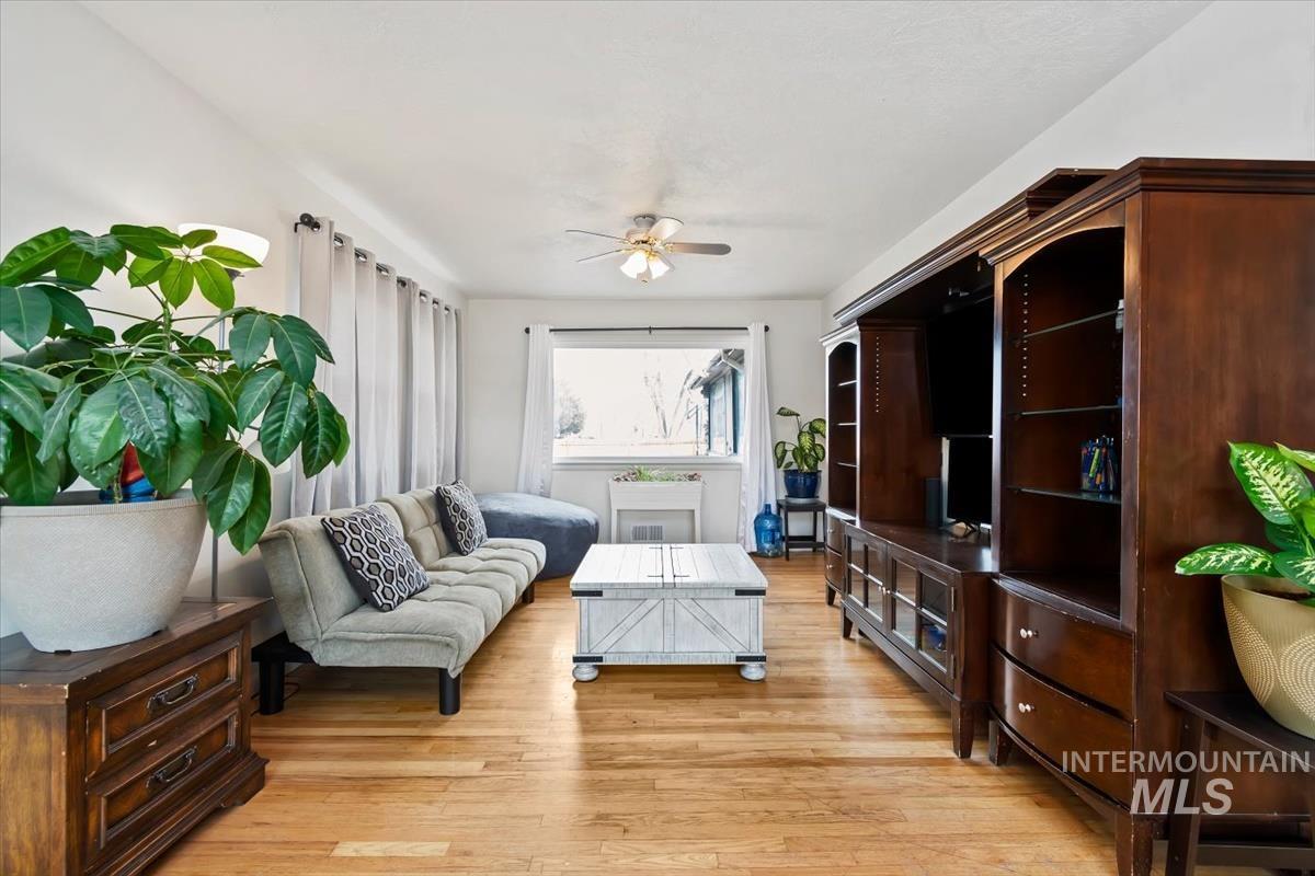 520 N 11th E., Mountain Home, Idaho 83647, 4 Bedrooms, 2 Bathrooms, Residential For Sale, Price $320,000,MLS 98978110